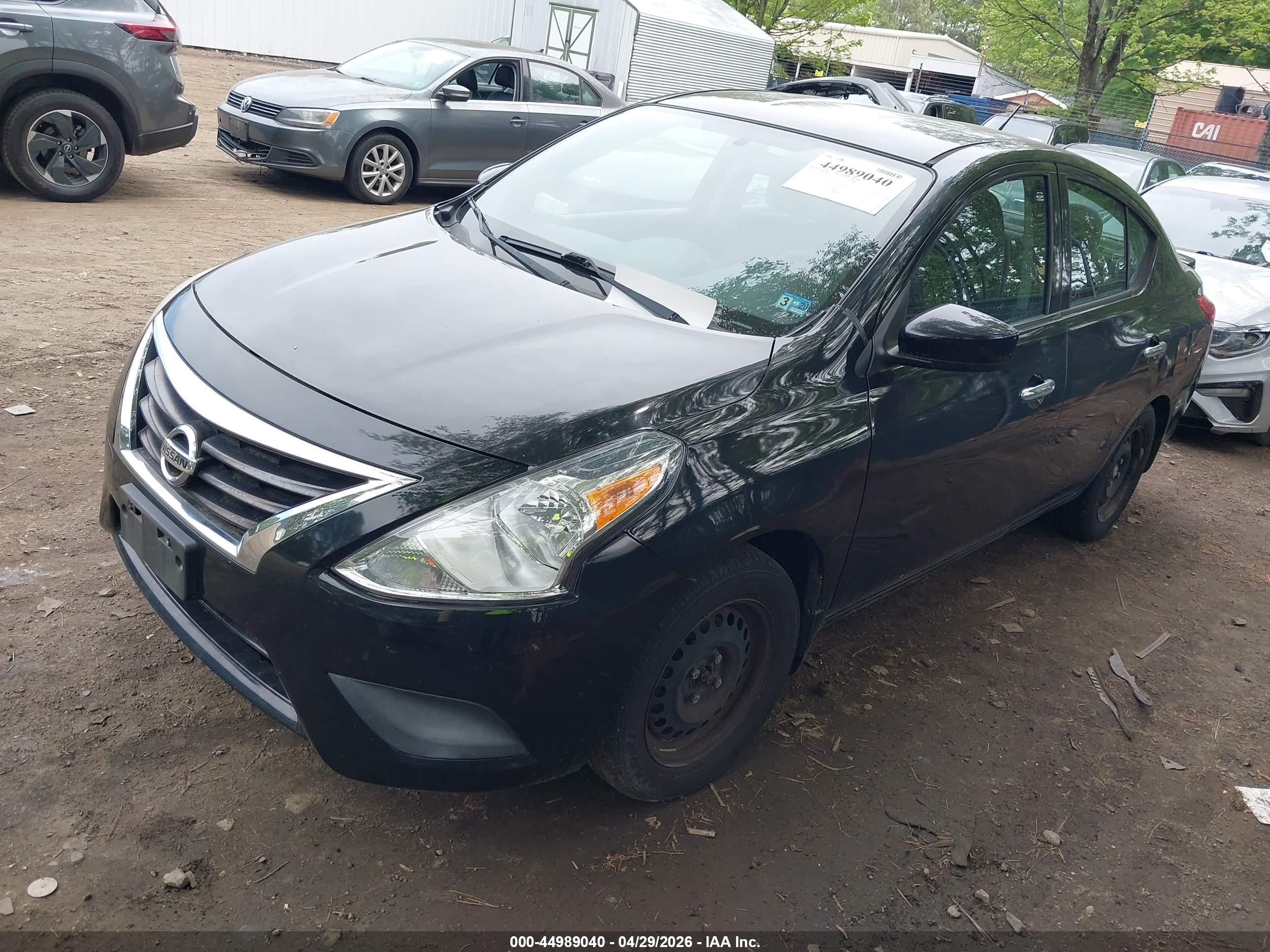 NISSAN VERSA image 2