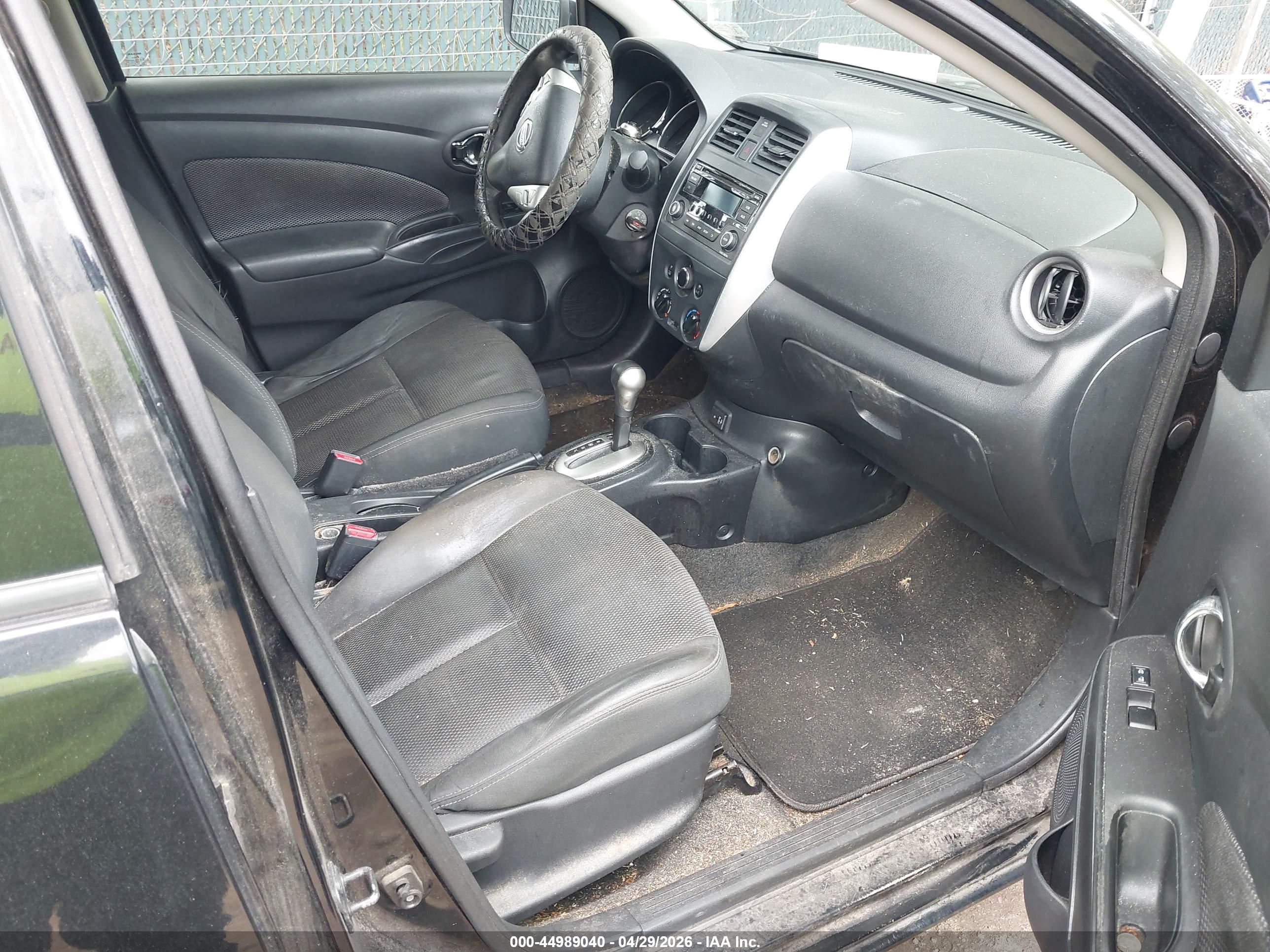 NISSAN VERSA image 5