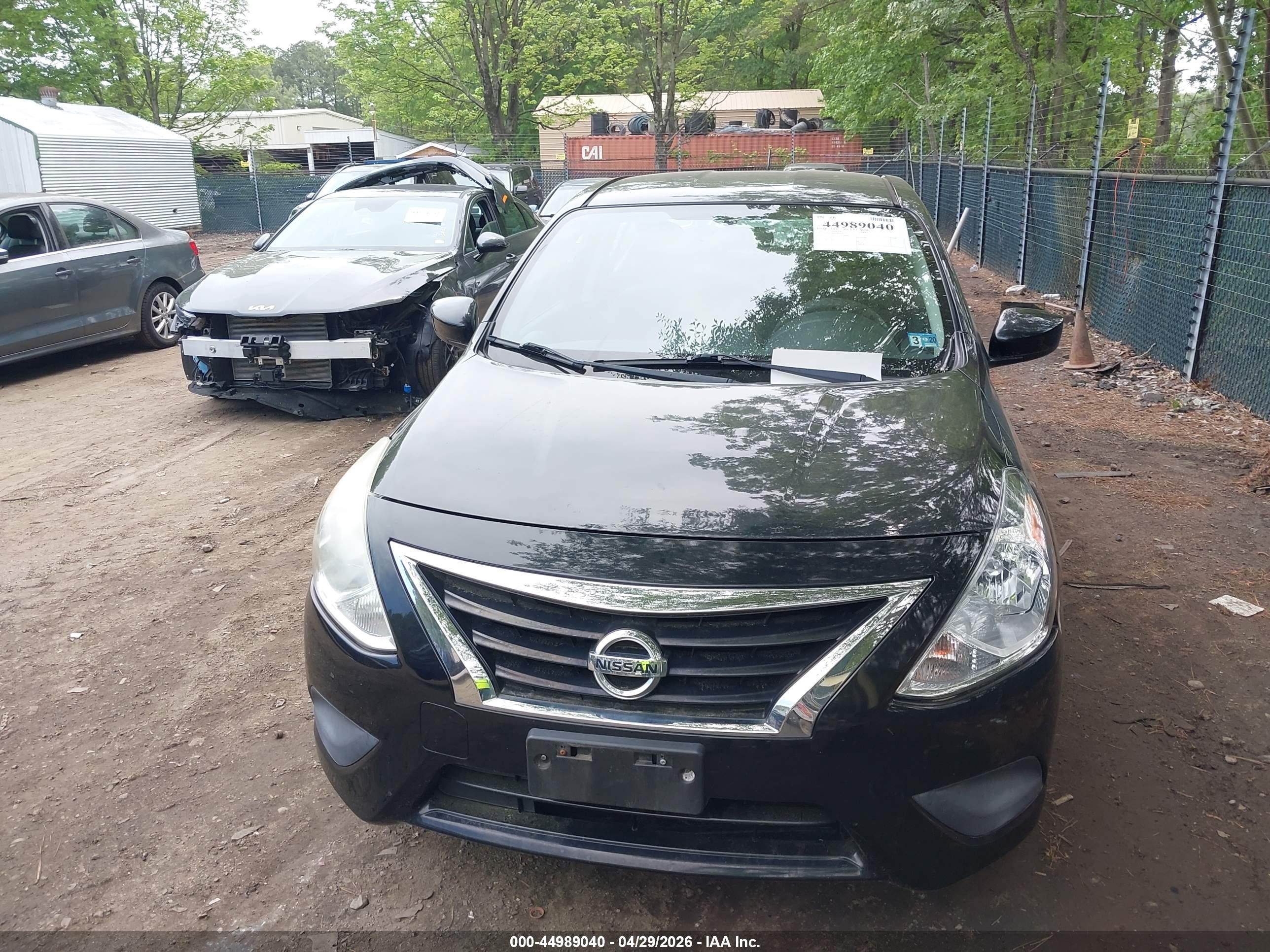 NISSAN VERSA image 6