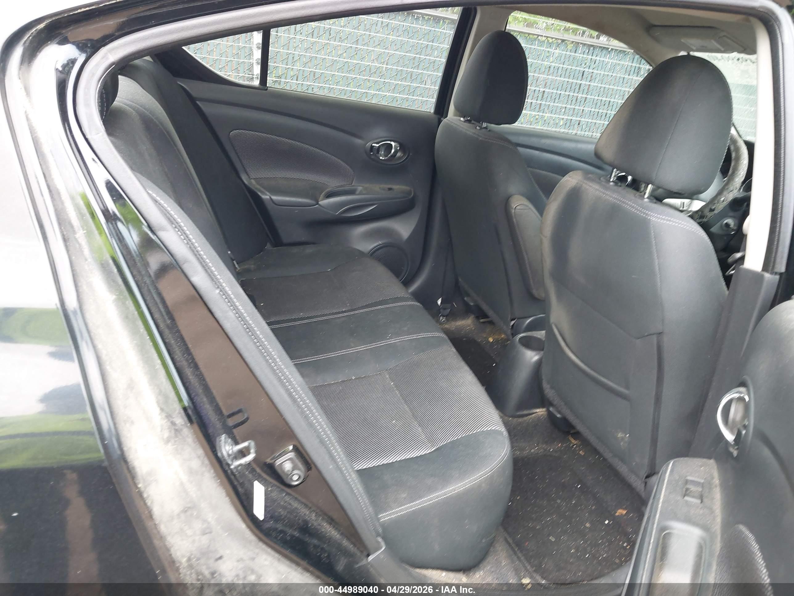 NISSAN VERSA image 8
