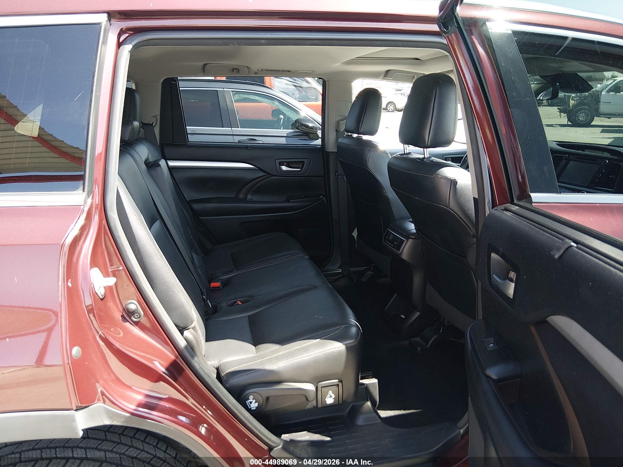TOYOTA HIGHLANDER image 8