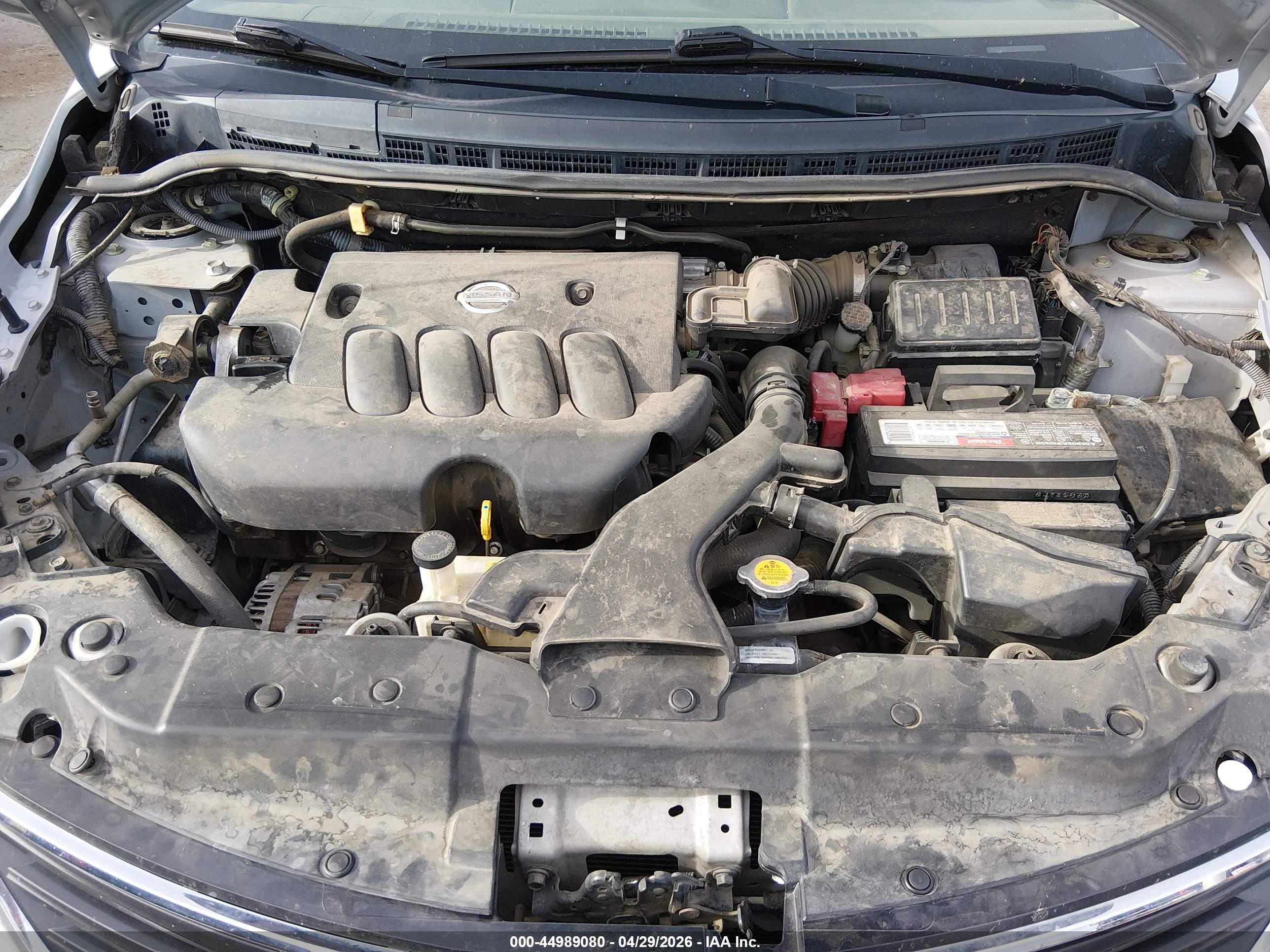 NISSAN VERSA image 10