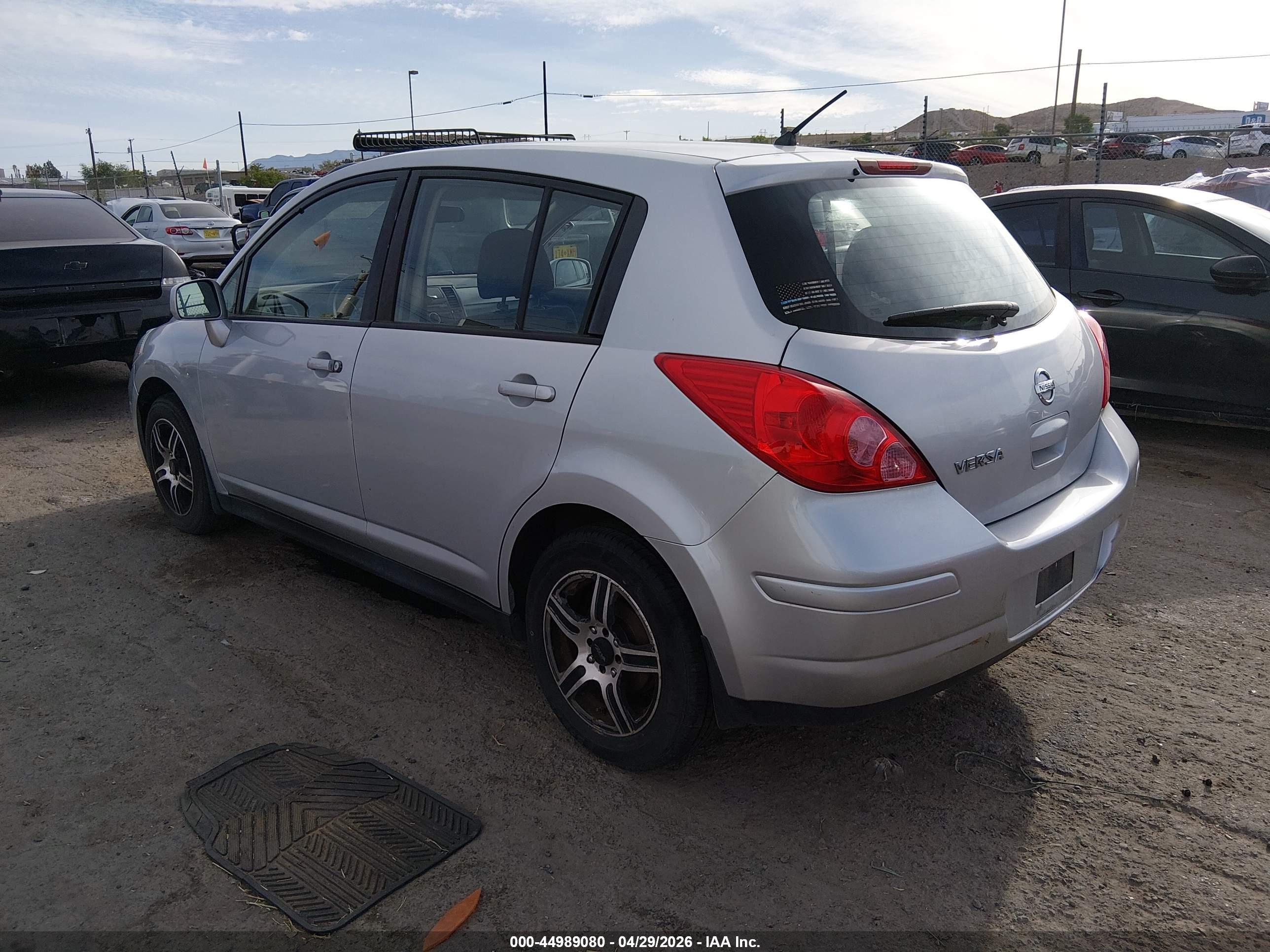 NISSAN VERSA image 3