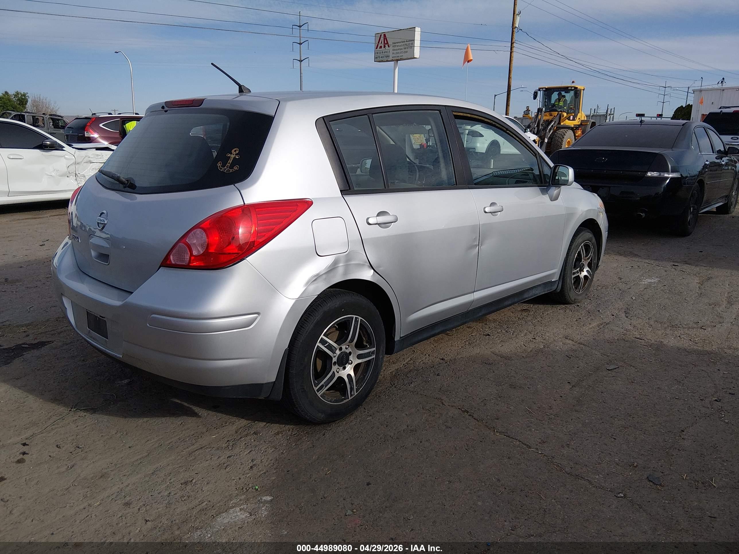 NISSAN VERSA image 4