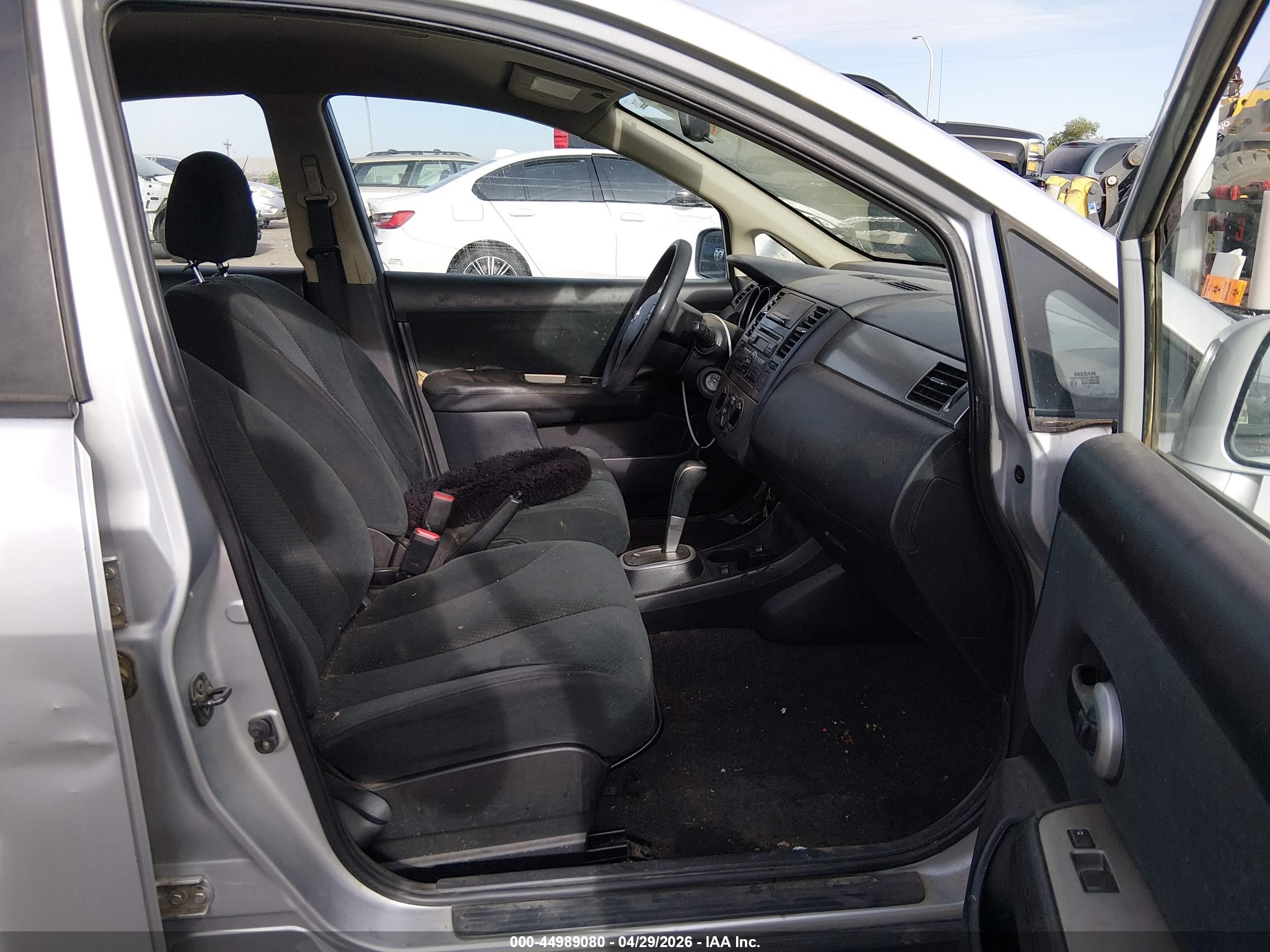 NISSAN VERSA image 5