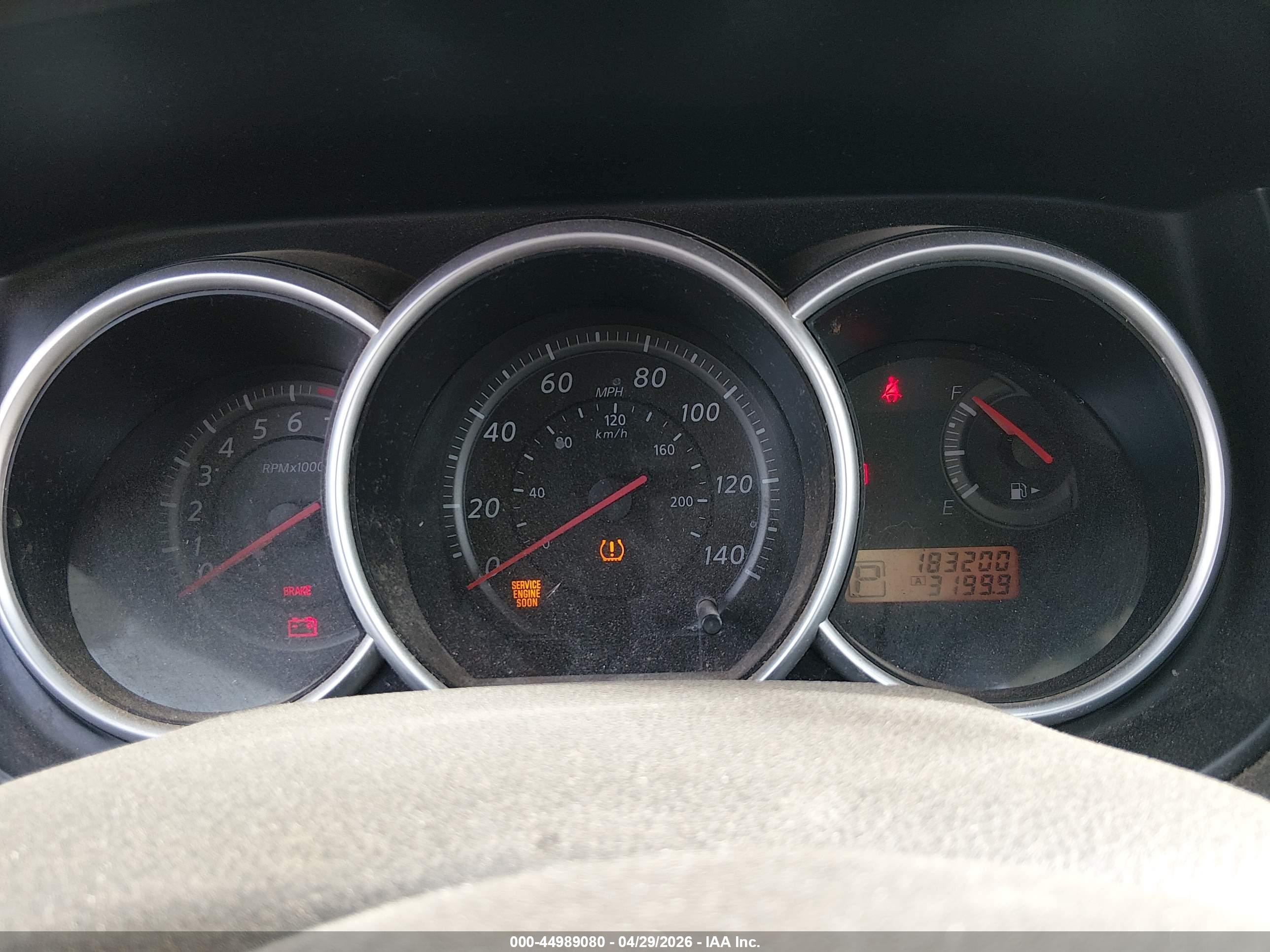 NISSAN VERSA image 7