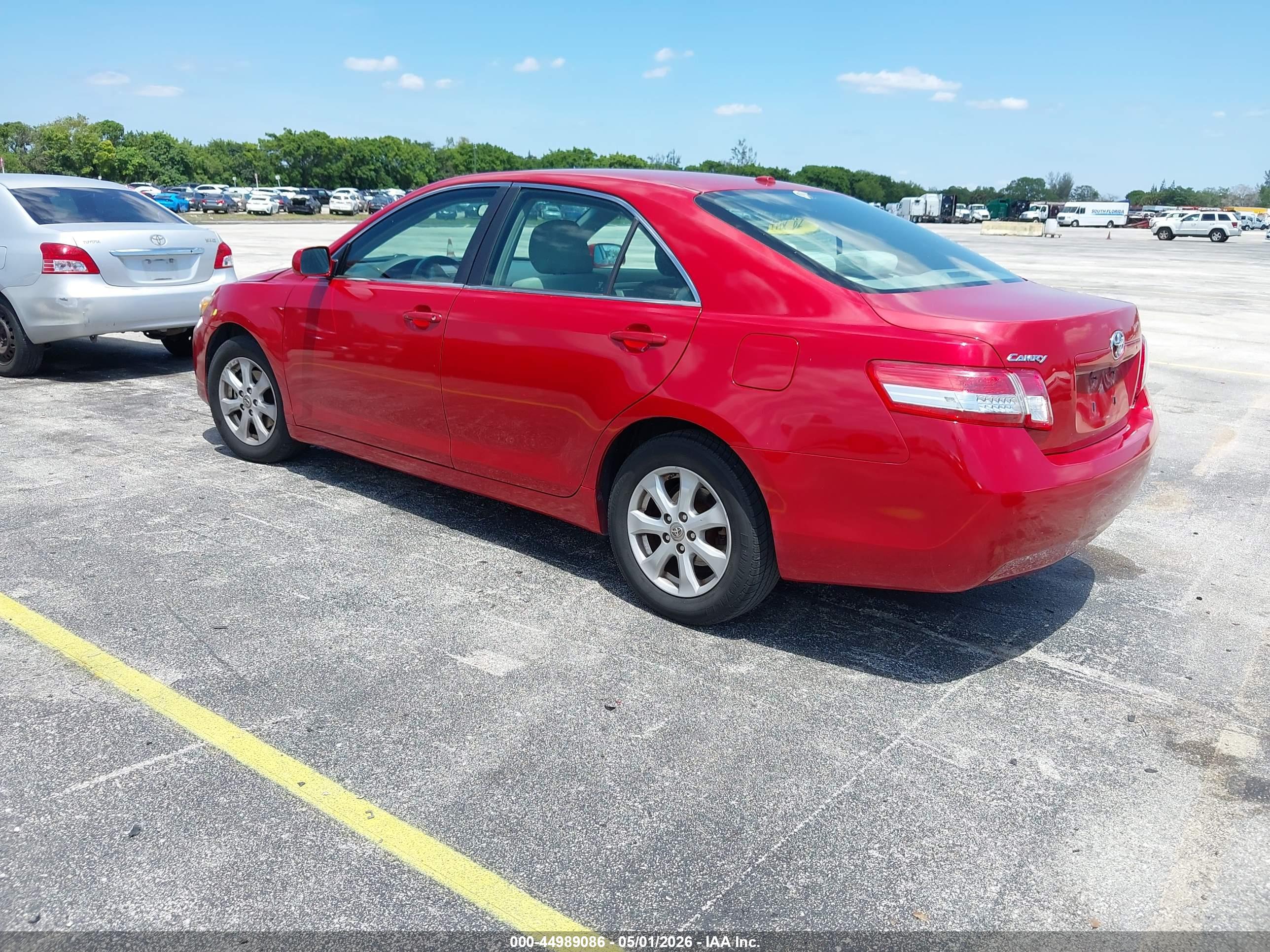 TOYOTA CAMRY image 3