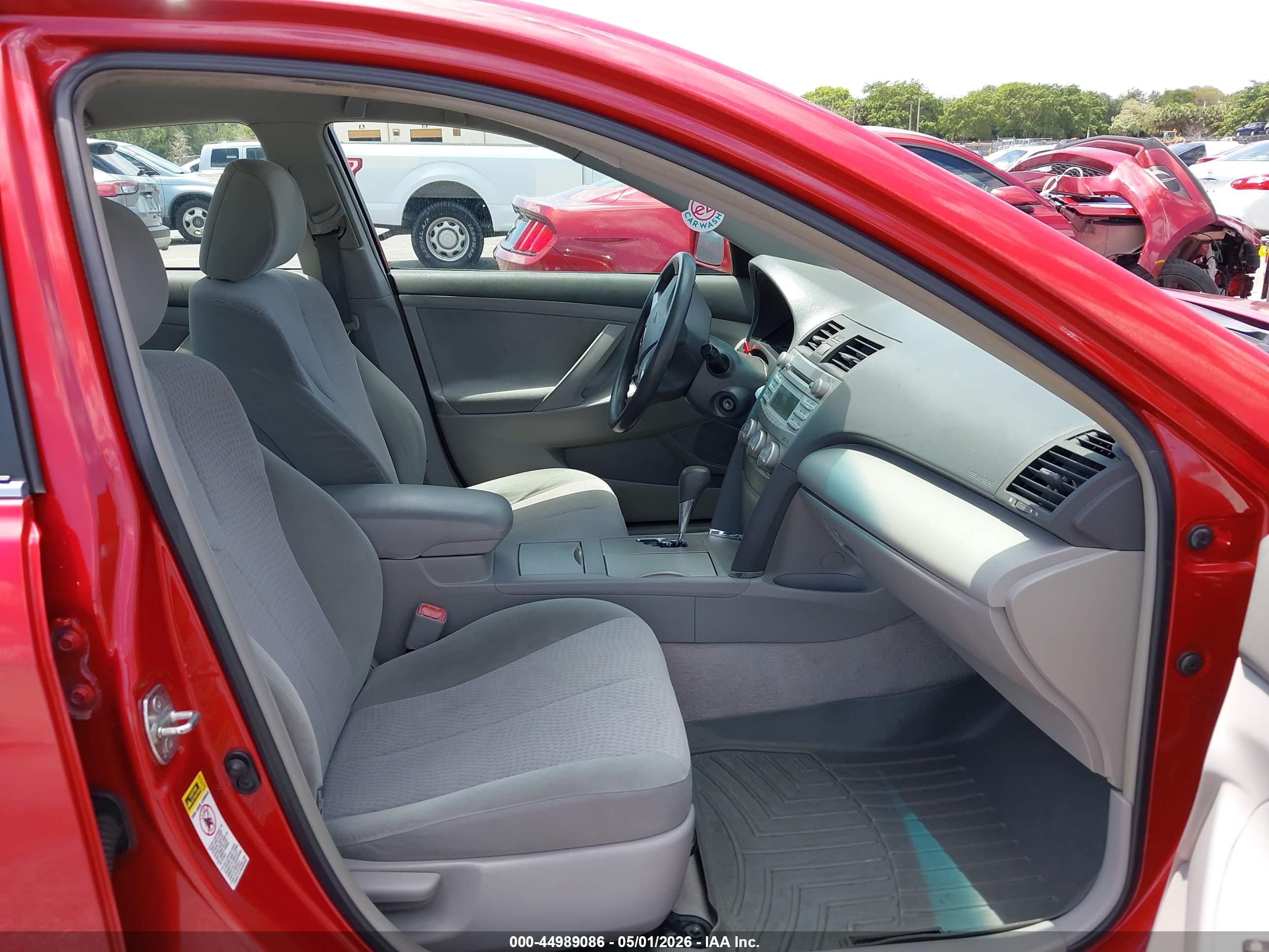 TOYOTA CAMRY image 5