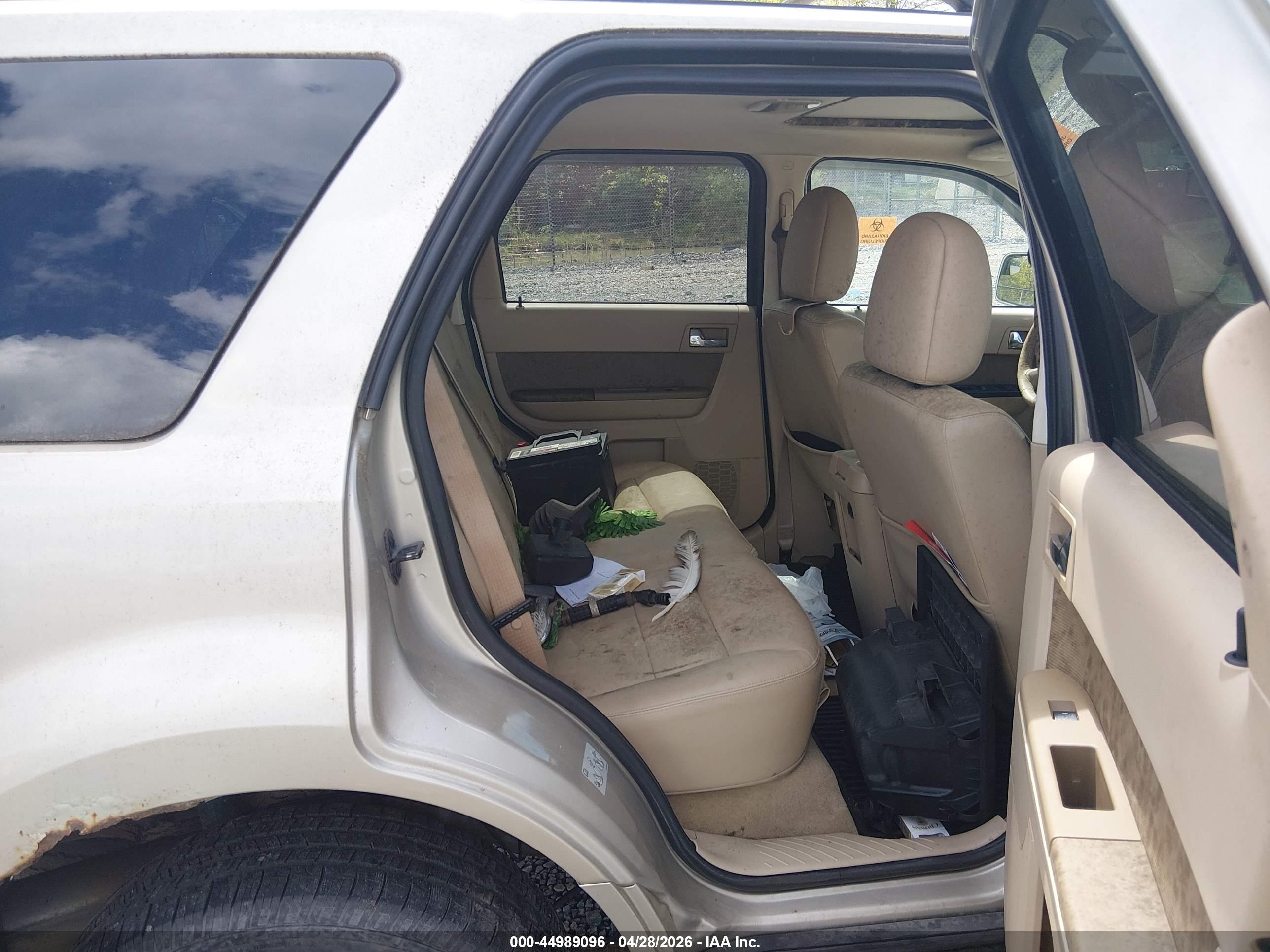FORD ESCAPE image 8