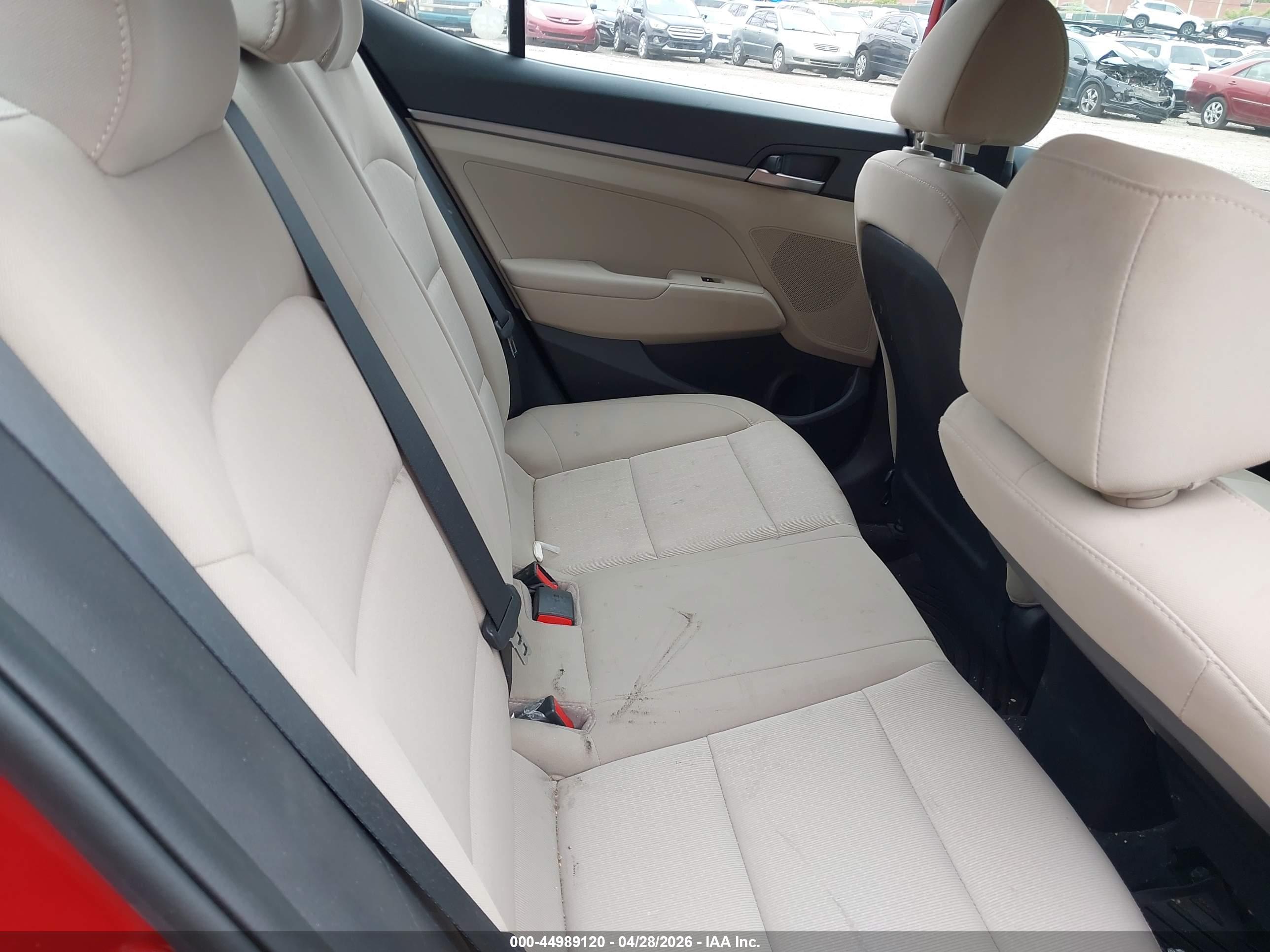 HYUNDAI ELANTRA image 8