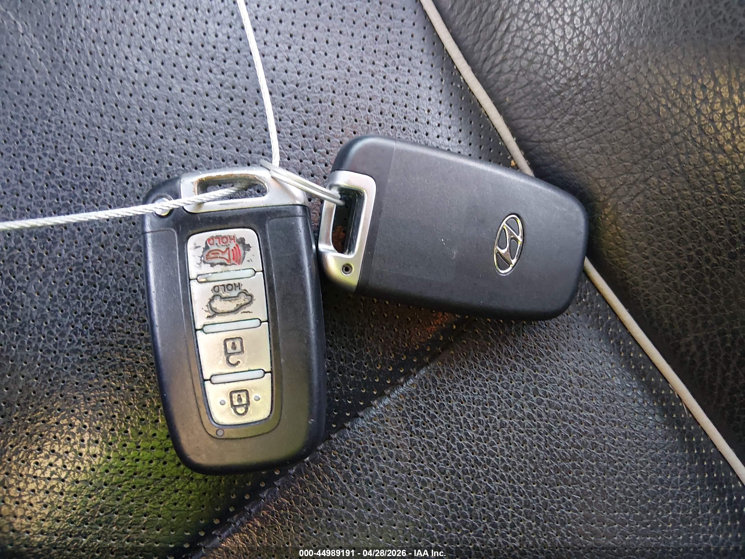HYUNDAI VELOSTER image 11