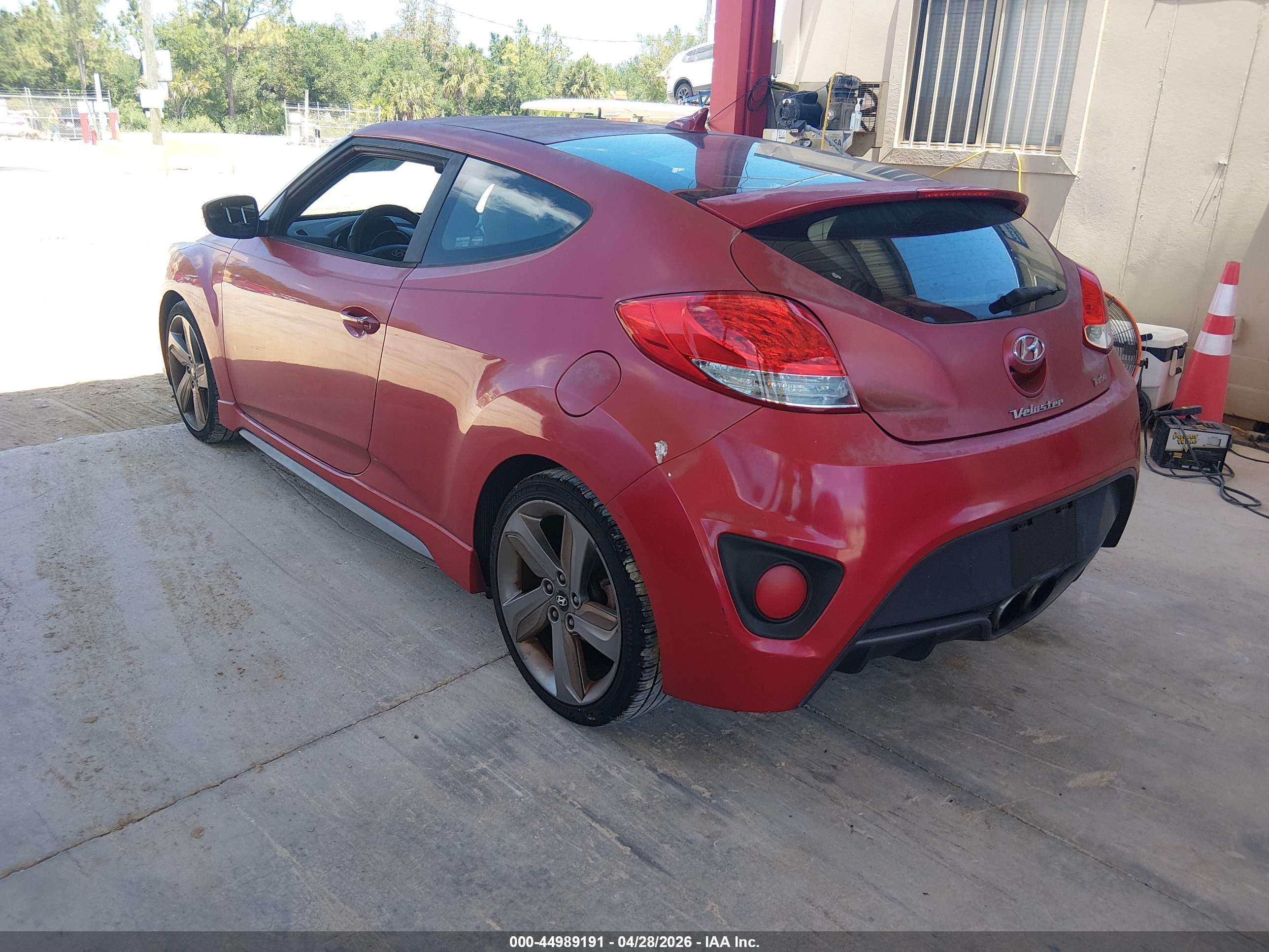 HYUNDAI VELOSTER image 3