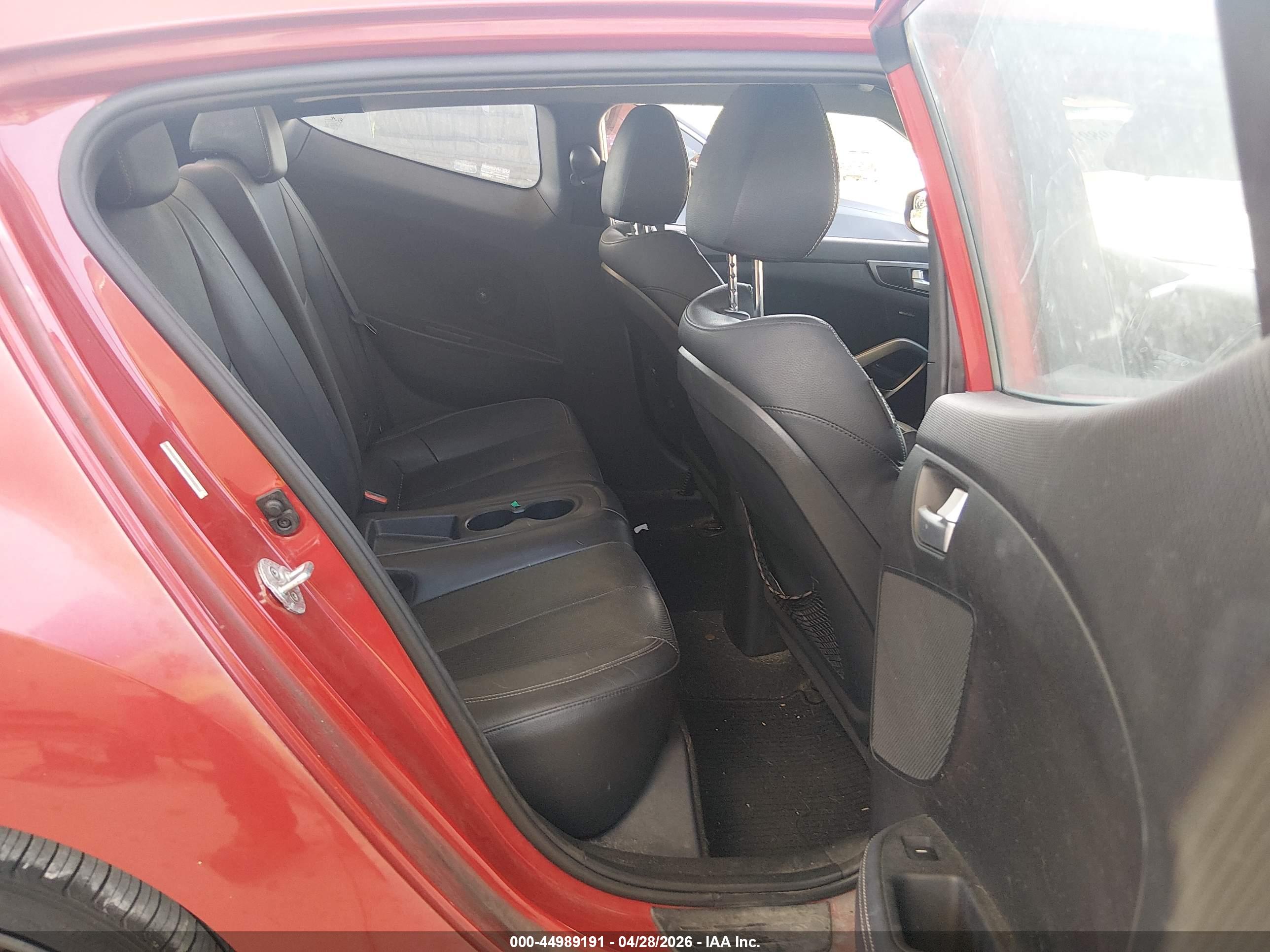 HYUNDAI VELOSTER image 8