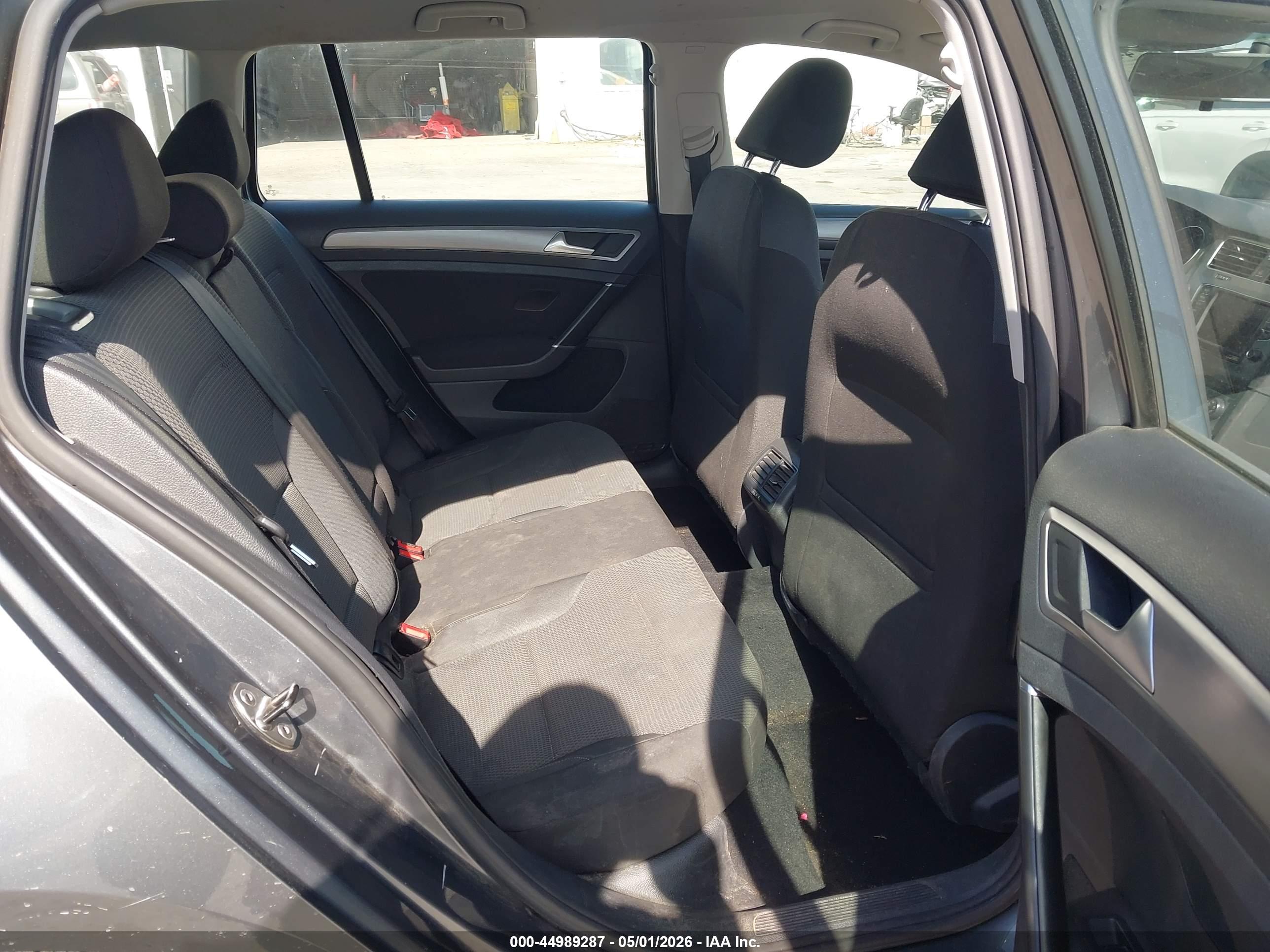 VOLKSWAGEN GOLF image 8