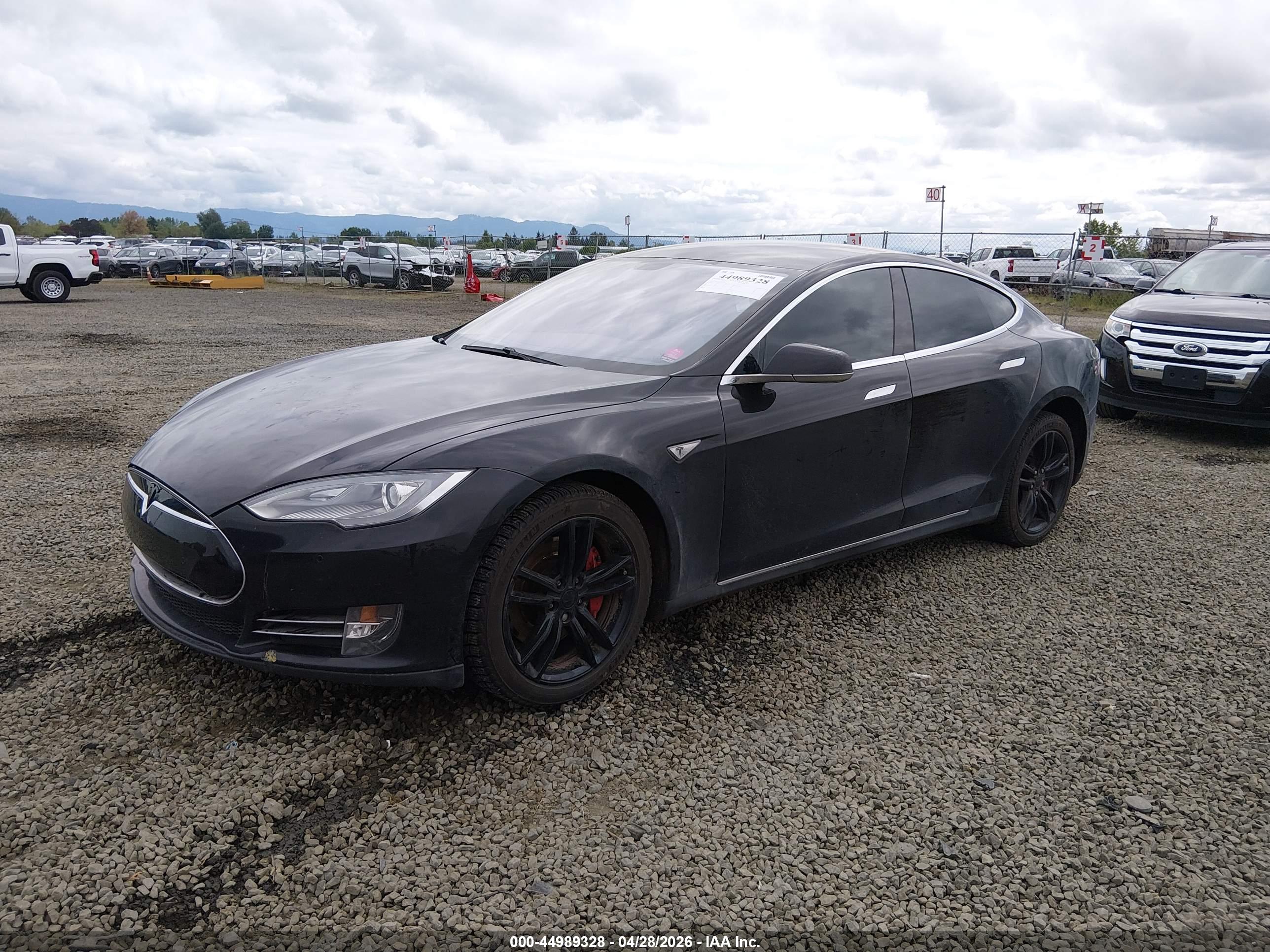 TESLA MODEL image 2