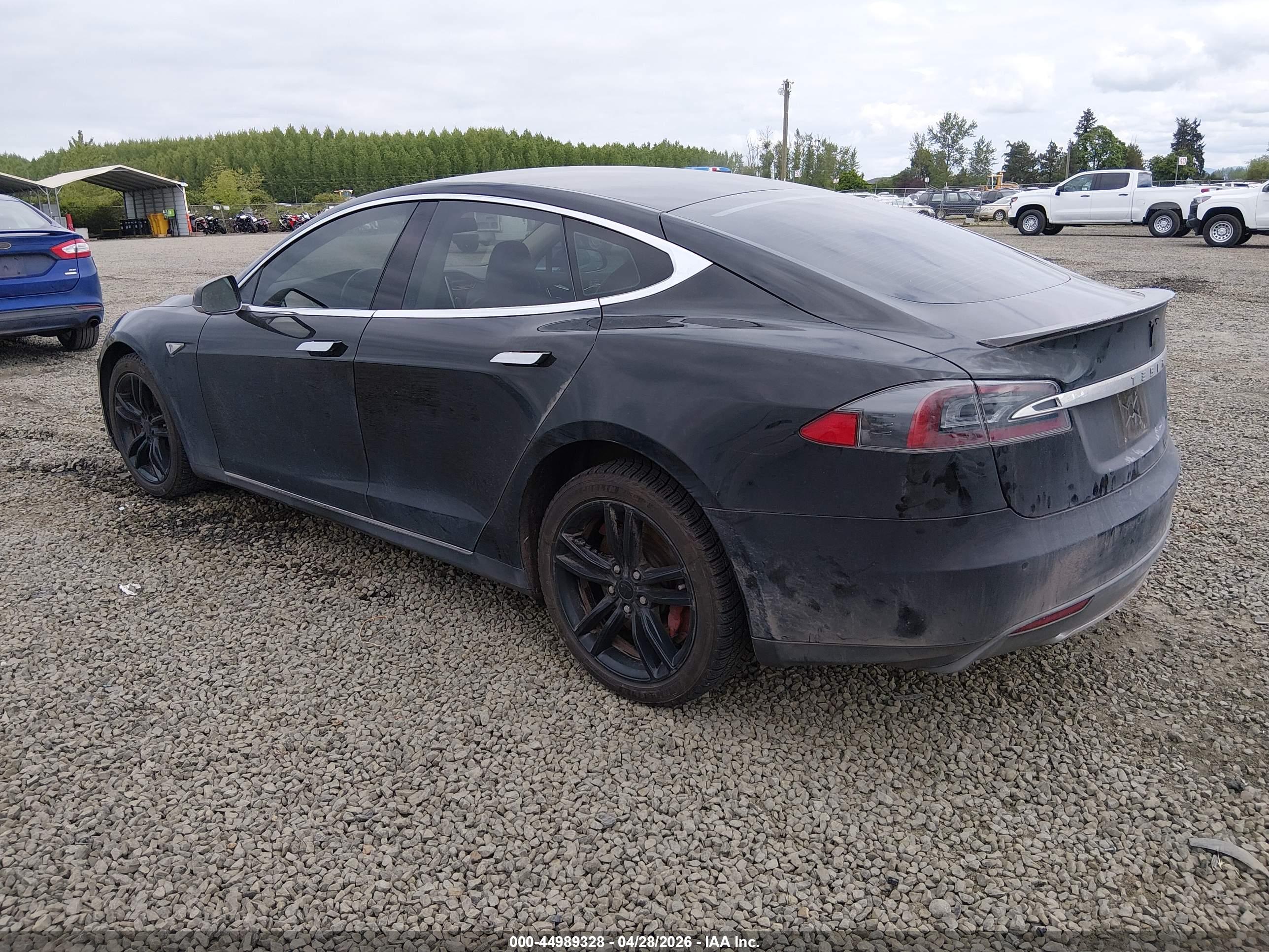 TESLA MODEL image 3
