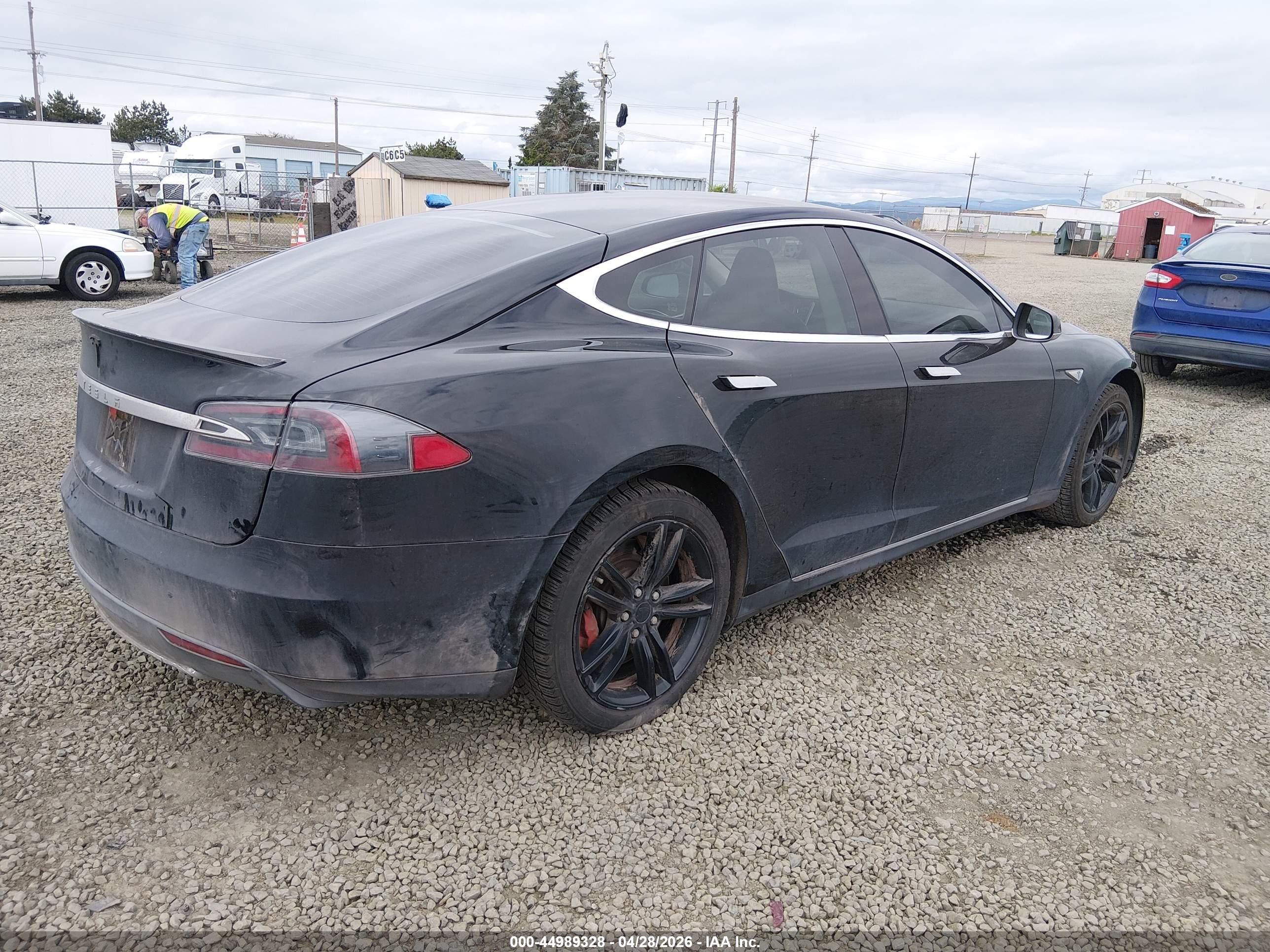 TESLA MODEL image 4