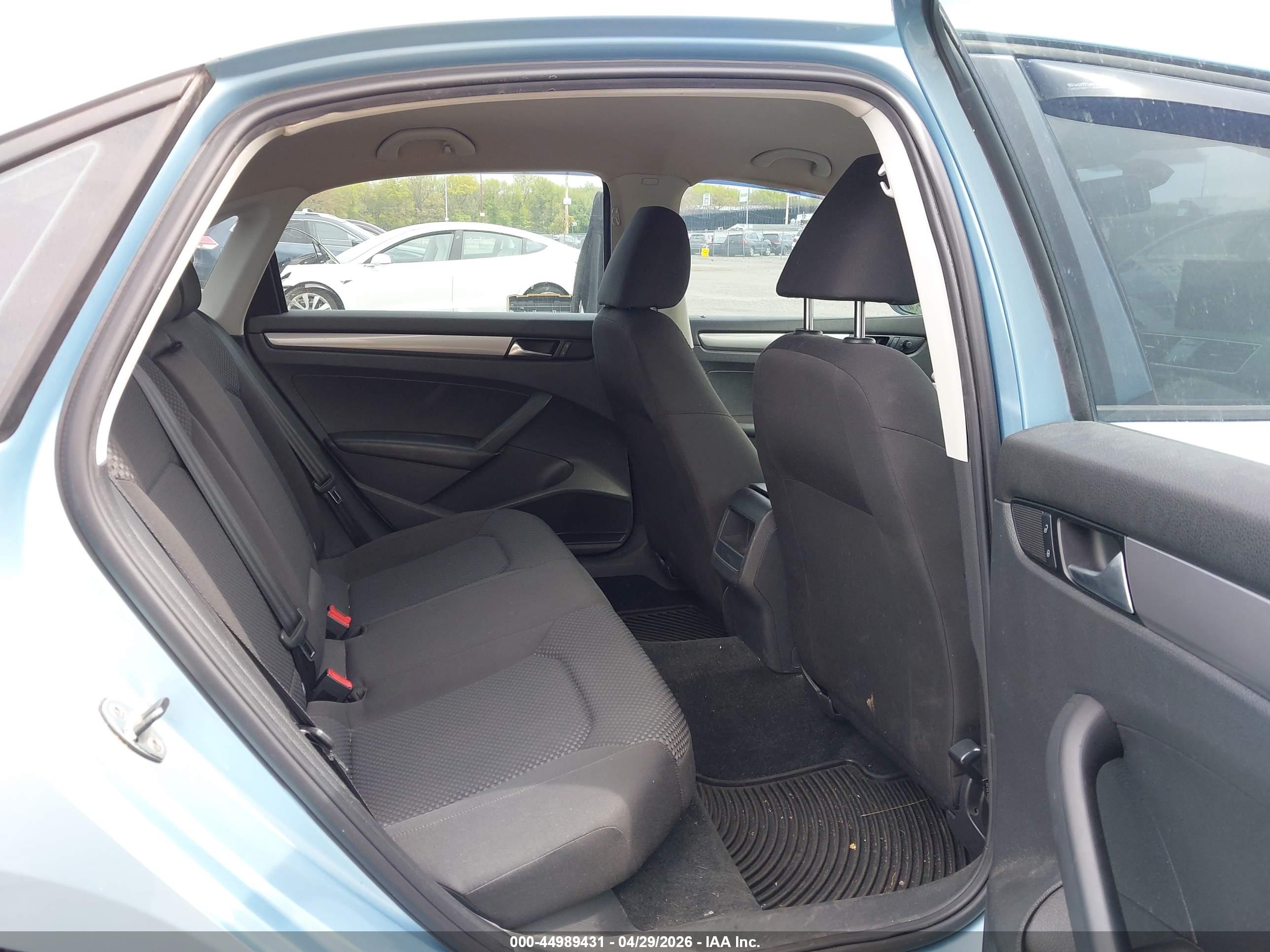 VOLKSWAGEN PASSAT image 8