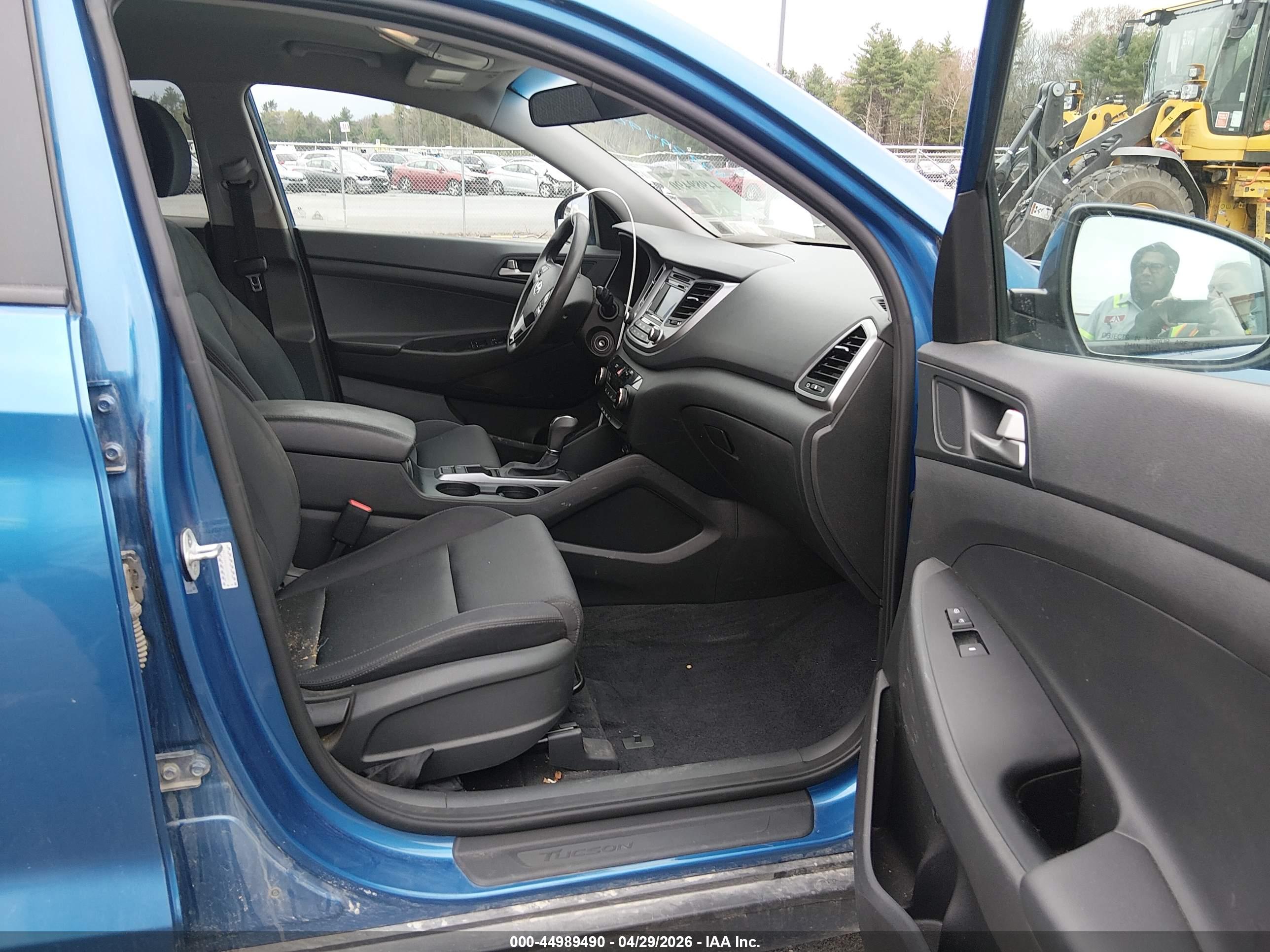 HYUNDAI TUCSON image 5