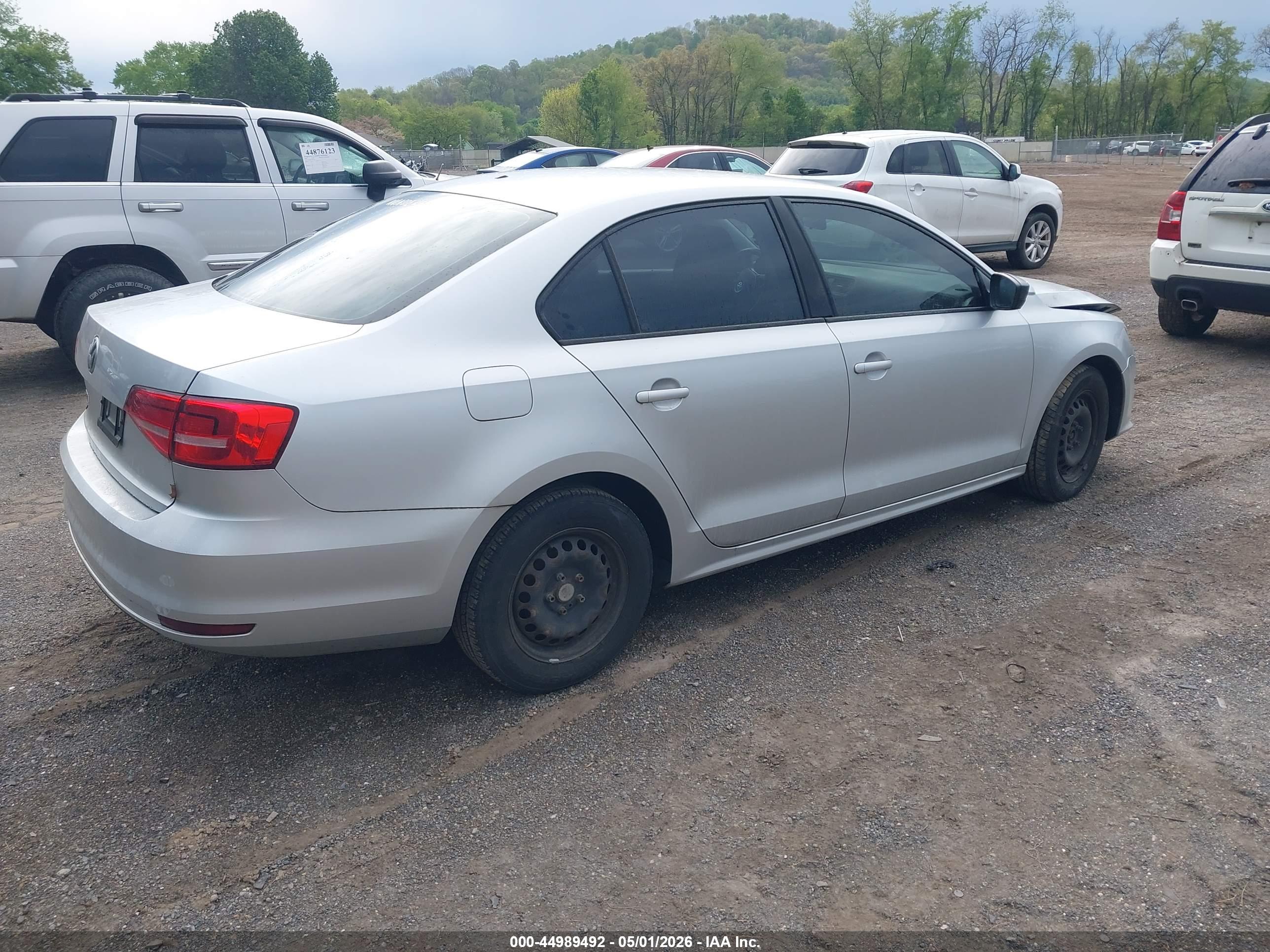 VOLKSWAGEN JETTA image 4