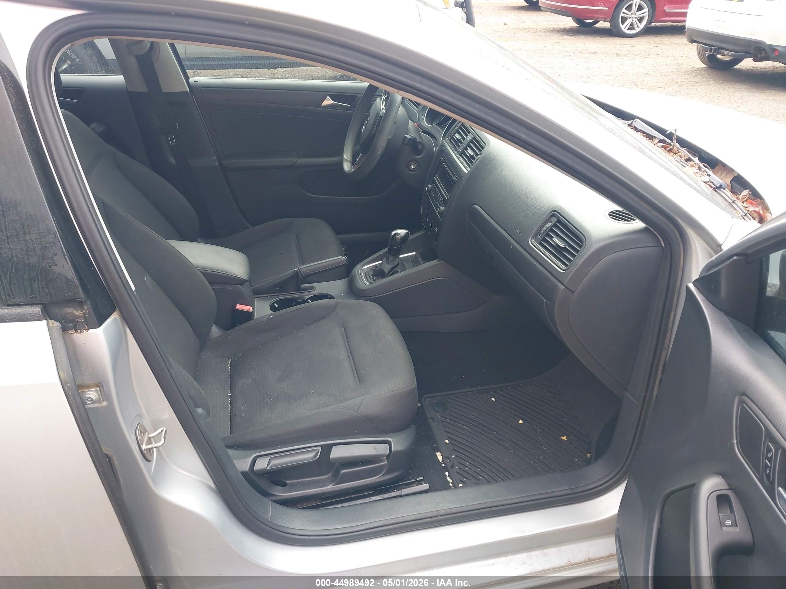 VOLKSWAGEN JETTA image 5
