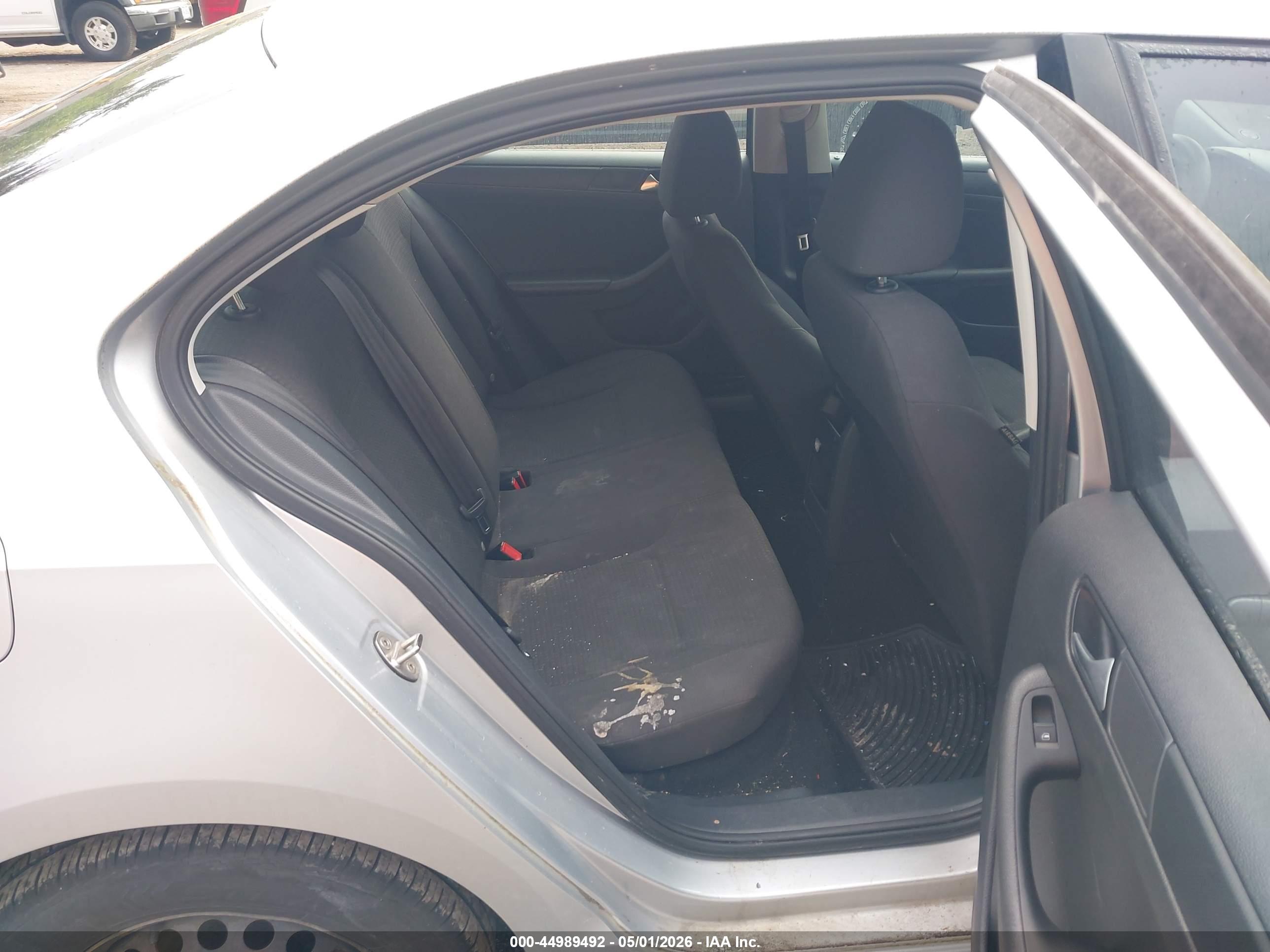 VOLKSWAGEN JETTA image 8