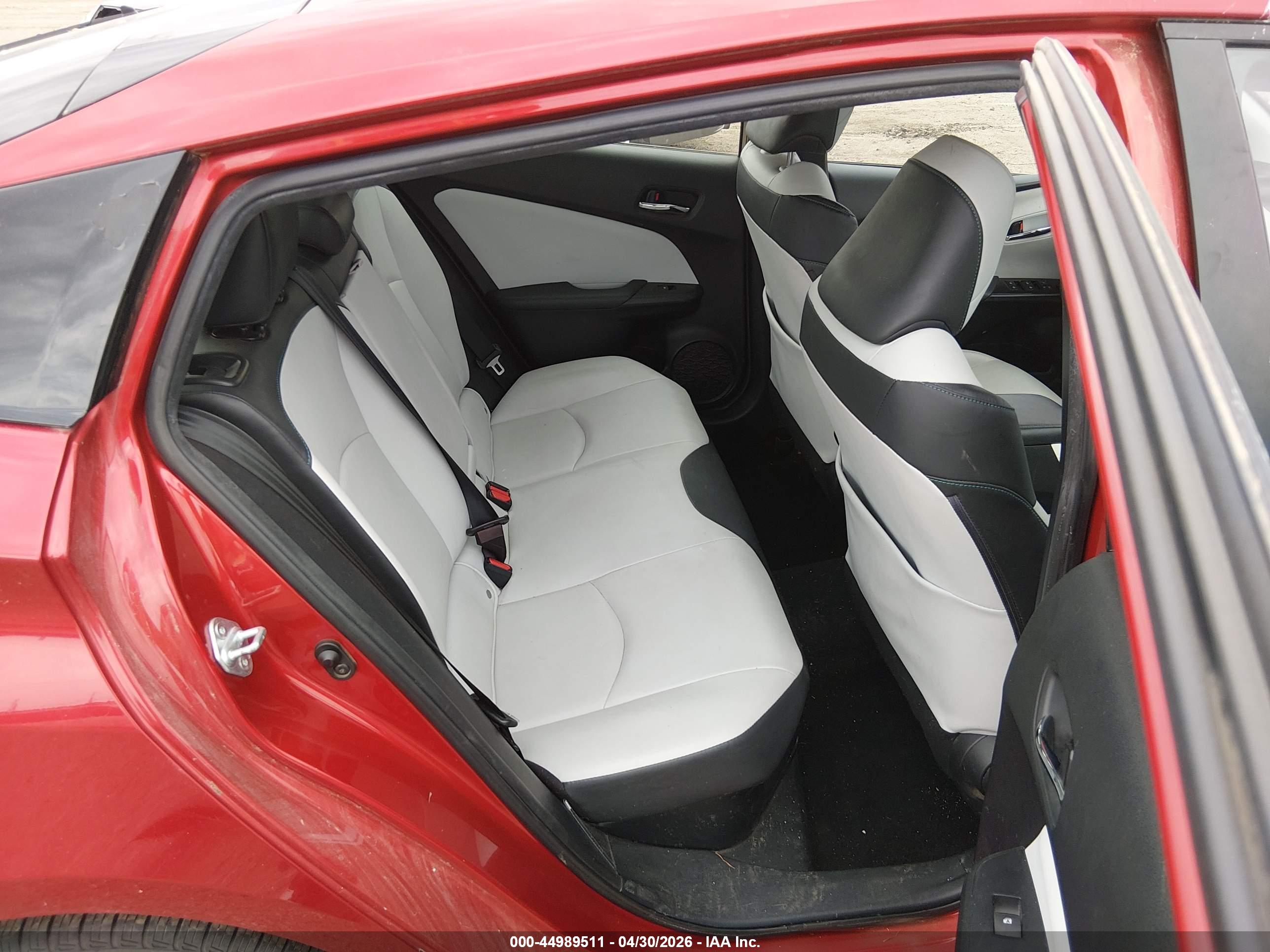 TOYOTA PRIUS image 8