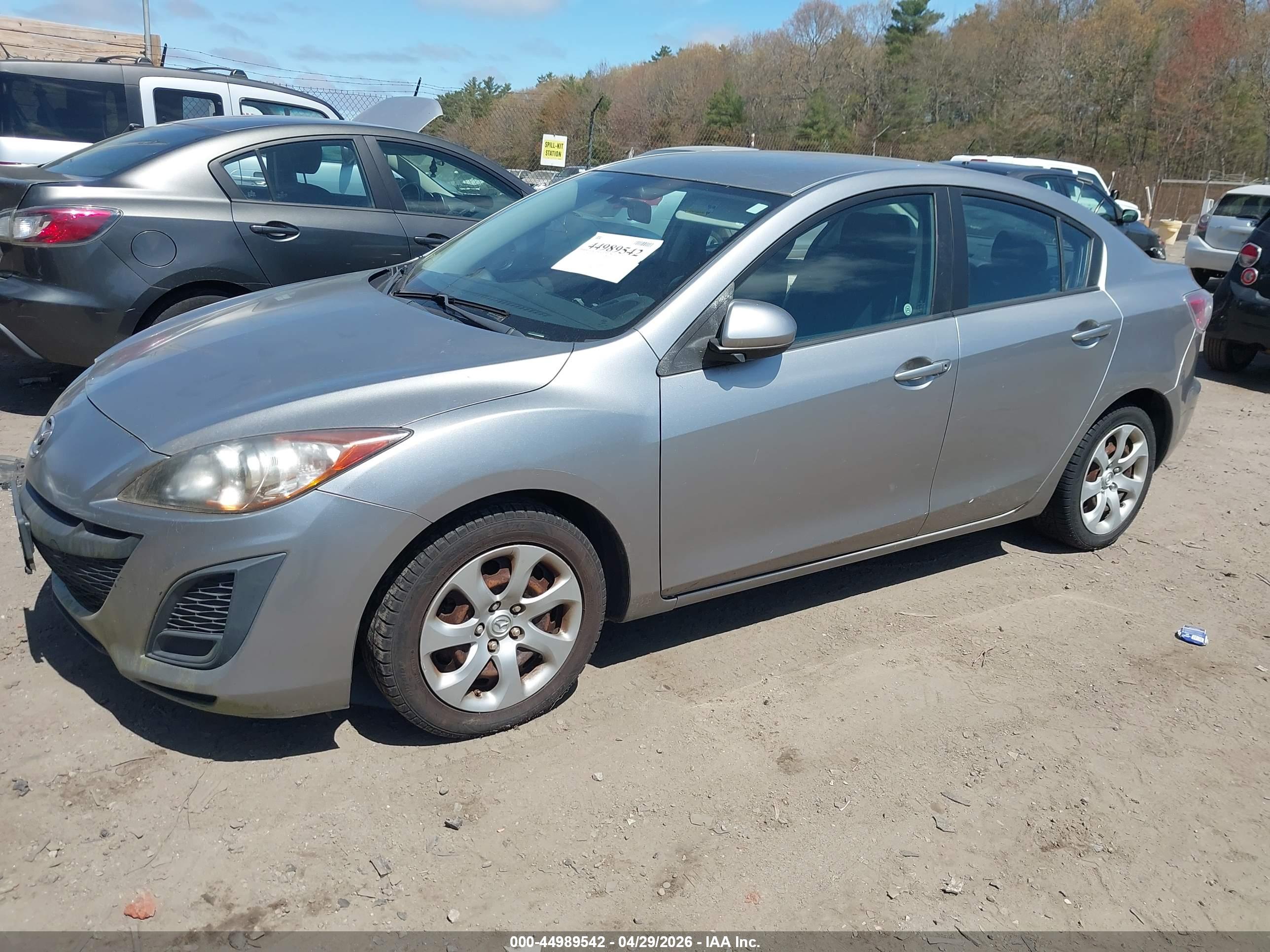 MAZDA MAZDA3 image 2