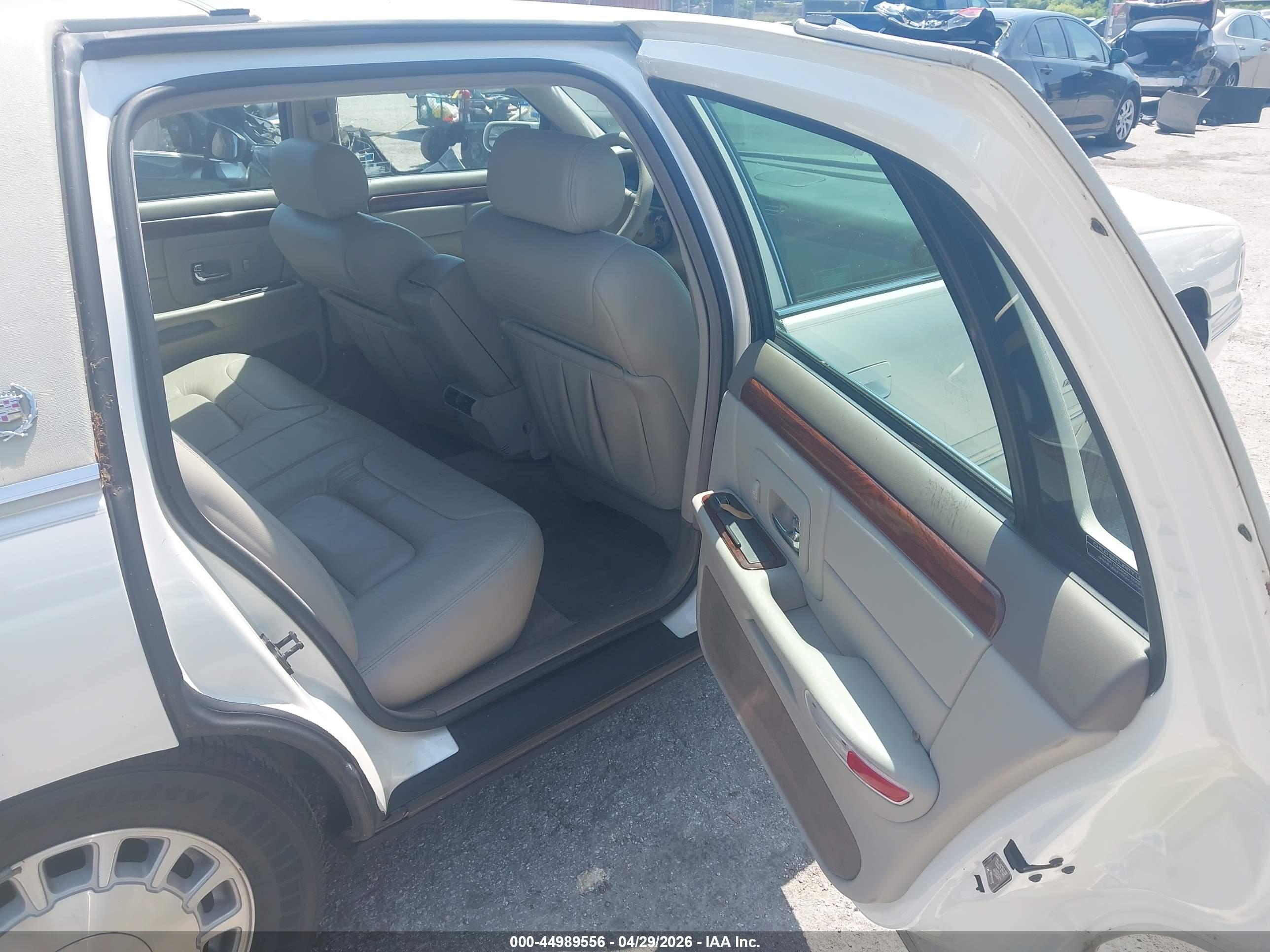 CADILLAC DEVILLE image 8