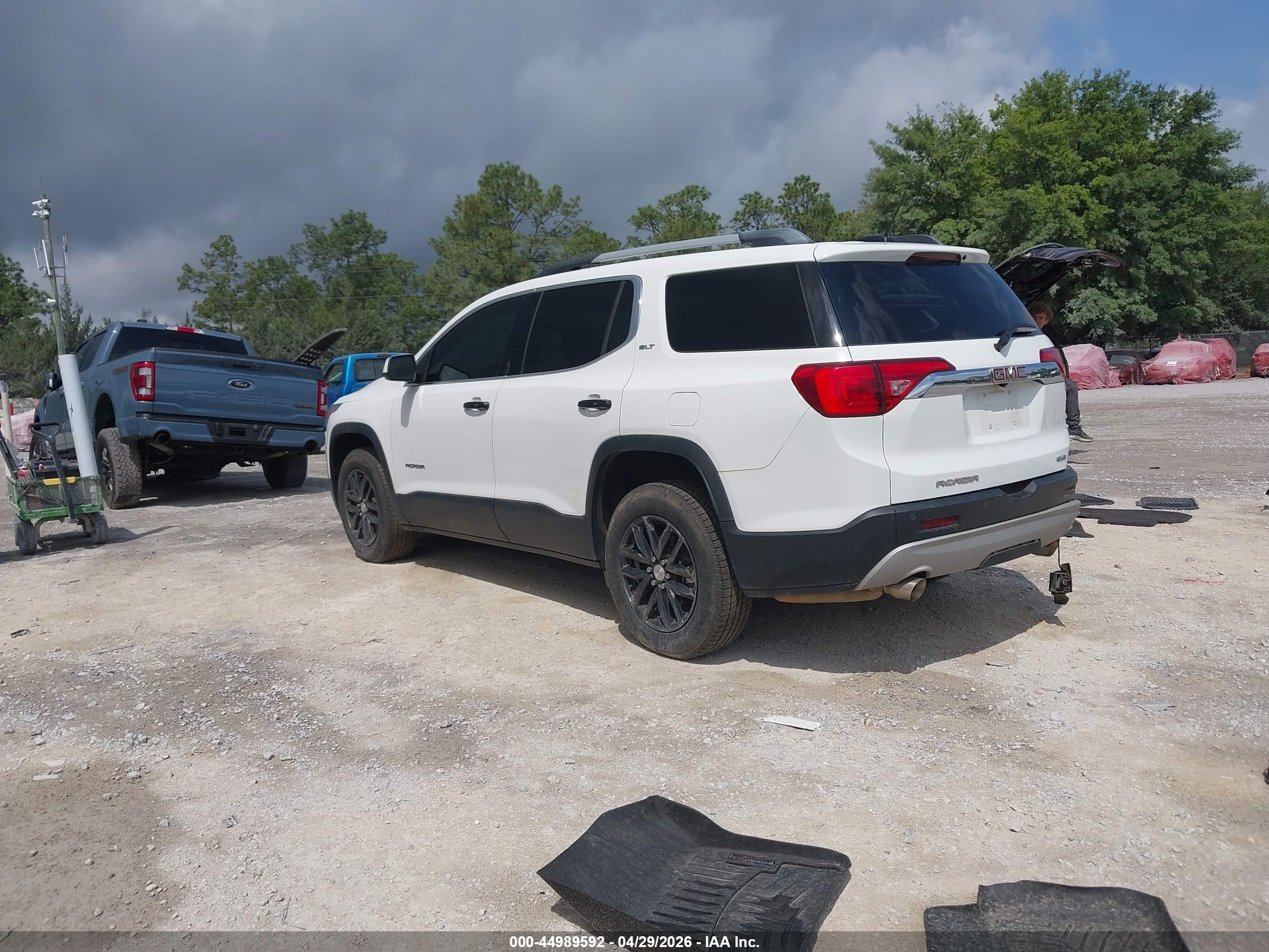 GMC ACADIA image 3