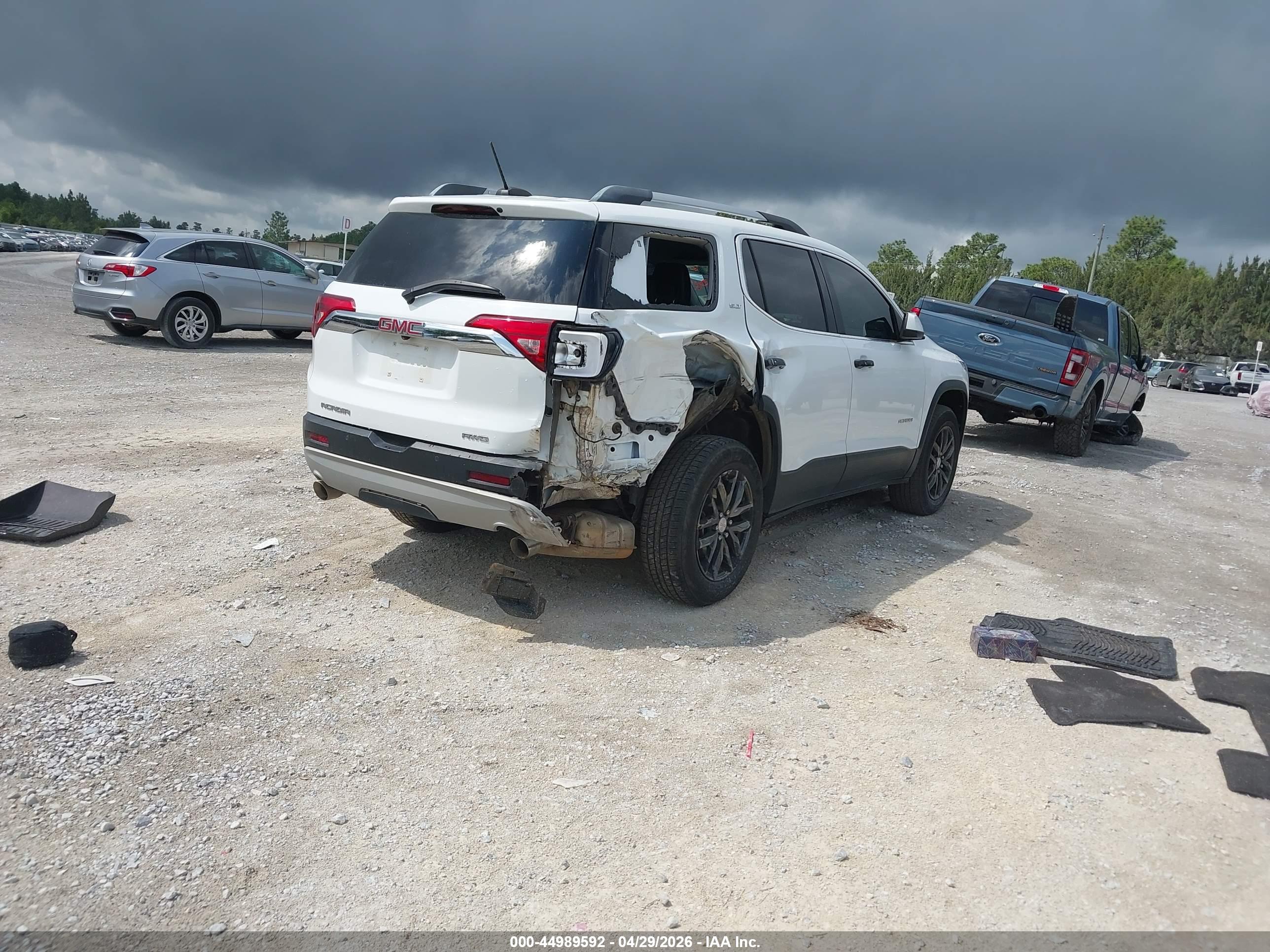 GMC ACADIA image 4