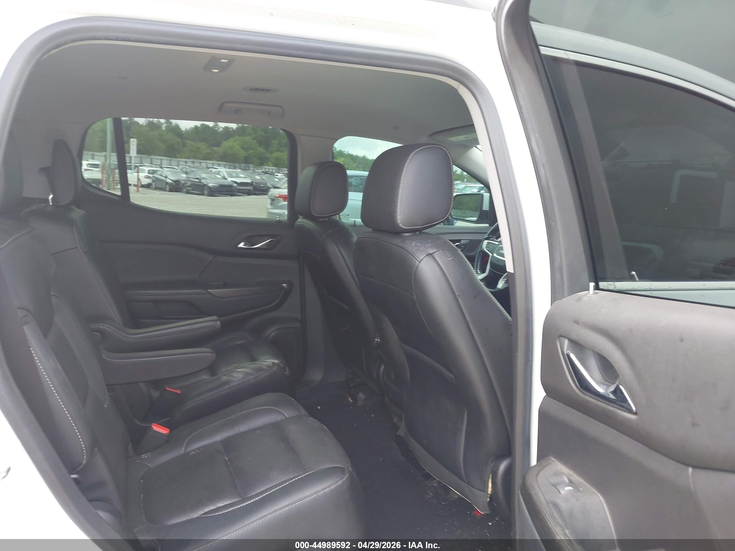 GMC ACADIA image 8