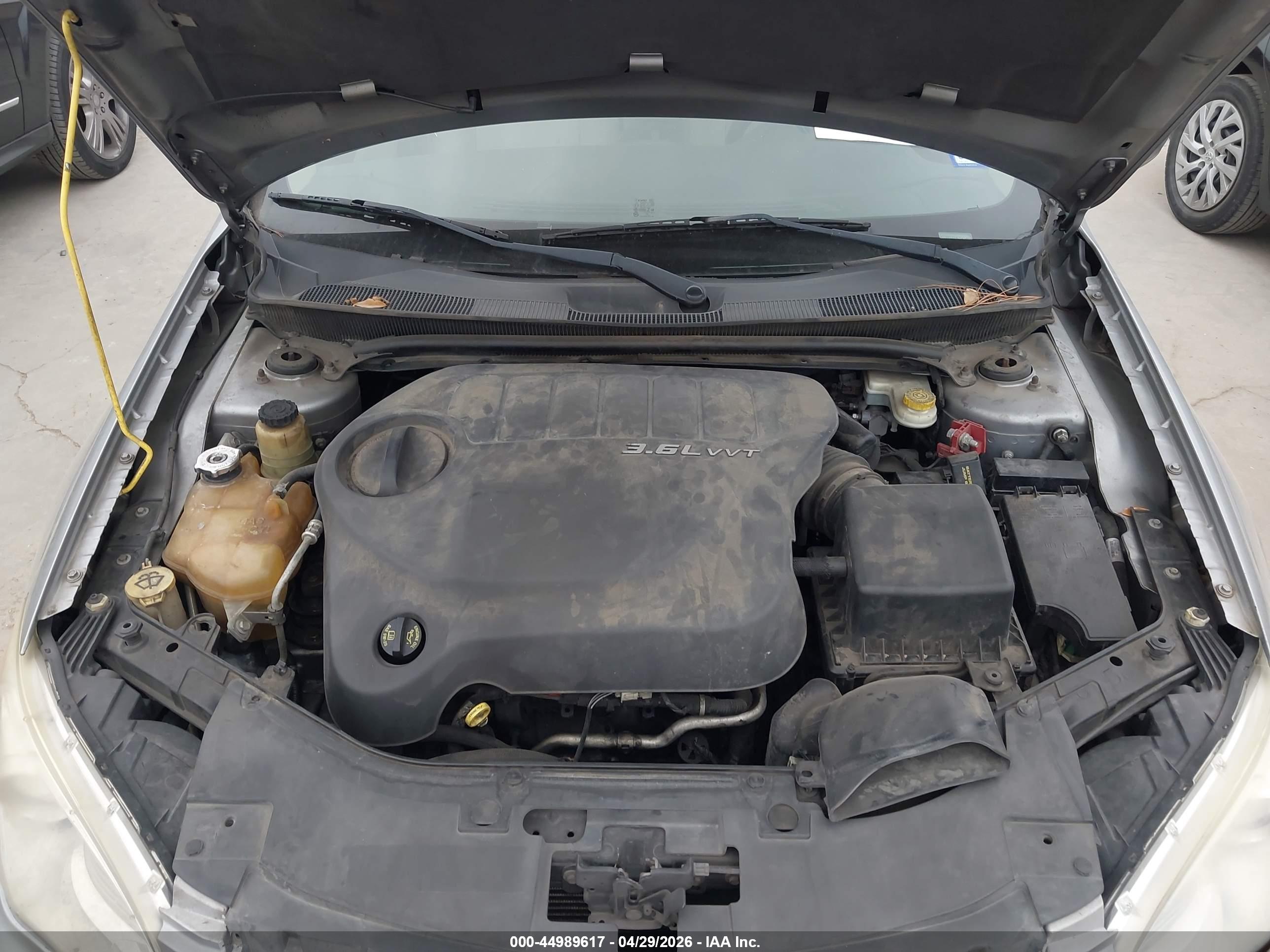 CHRYSLER 200 image 10