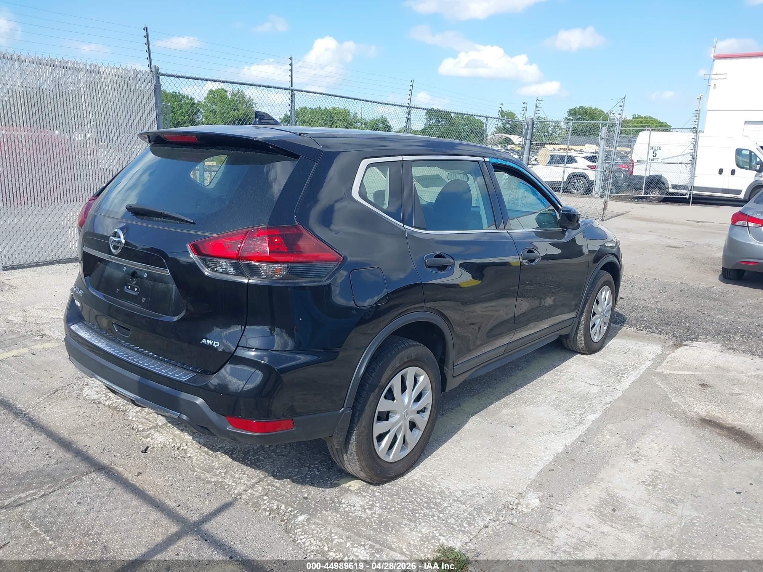 NISSAN ROGUE image 4