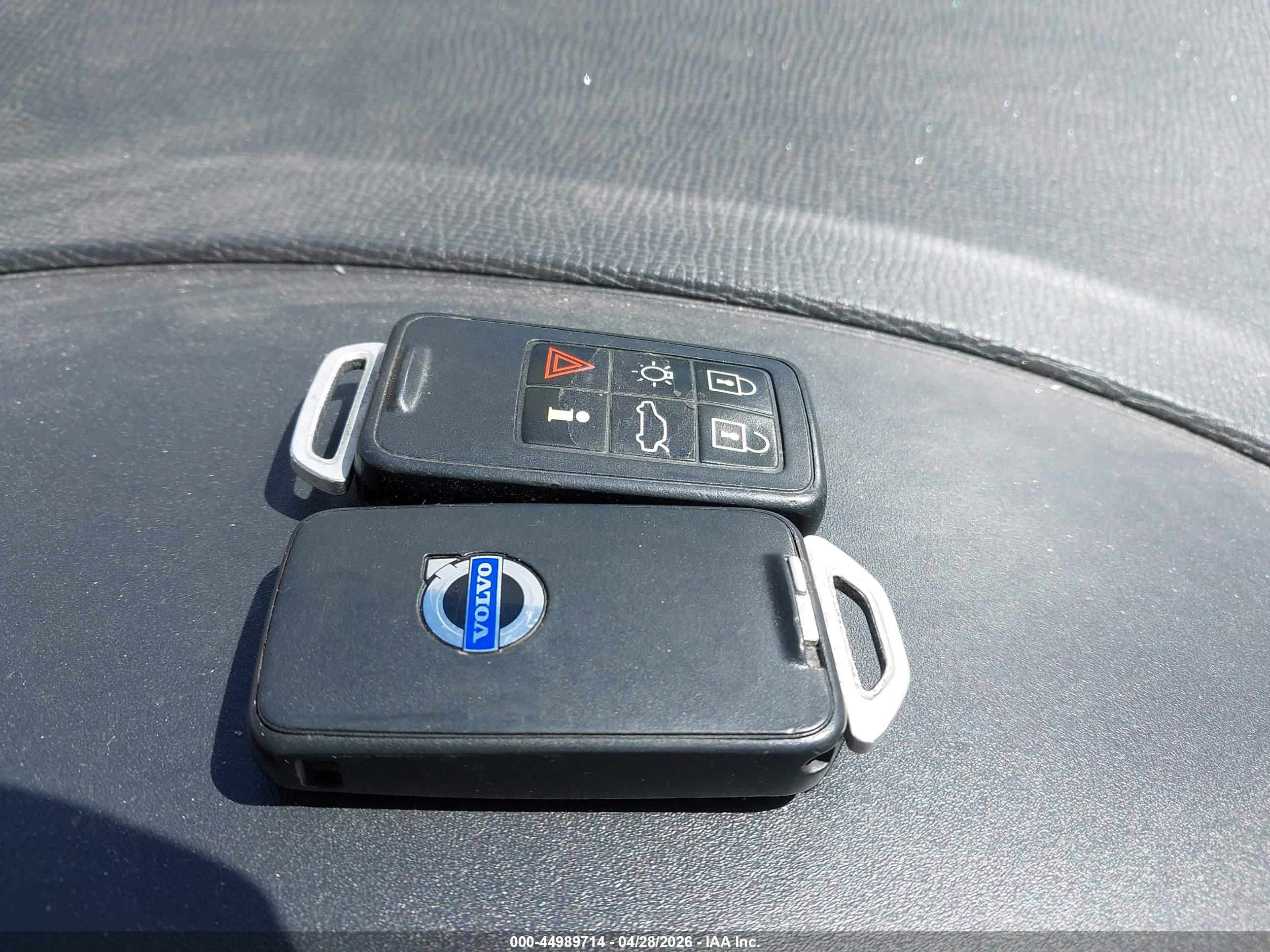 VOLVO XC60 image 11