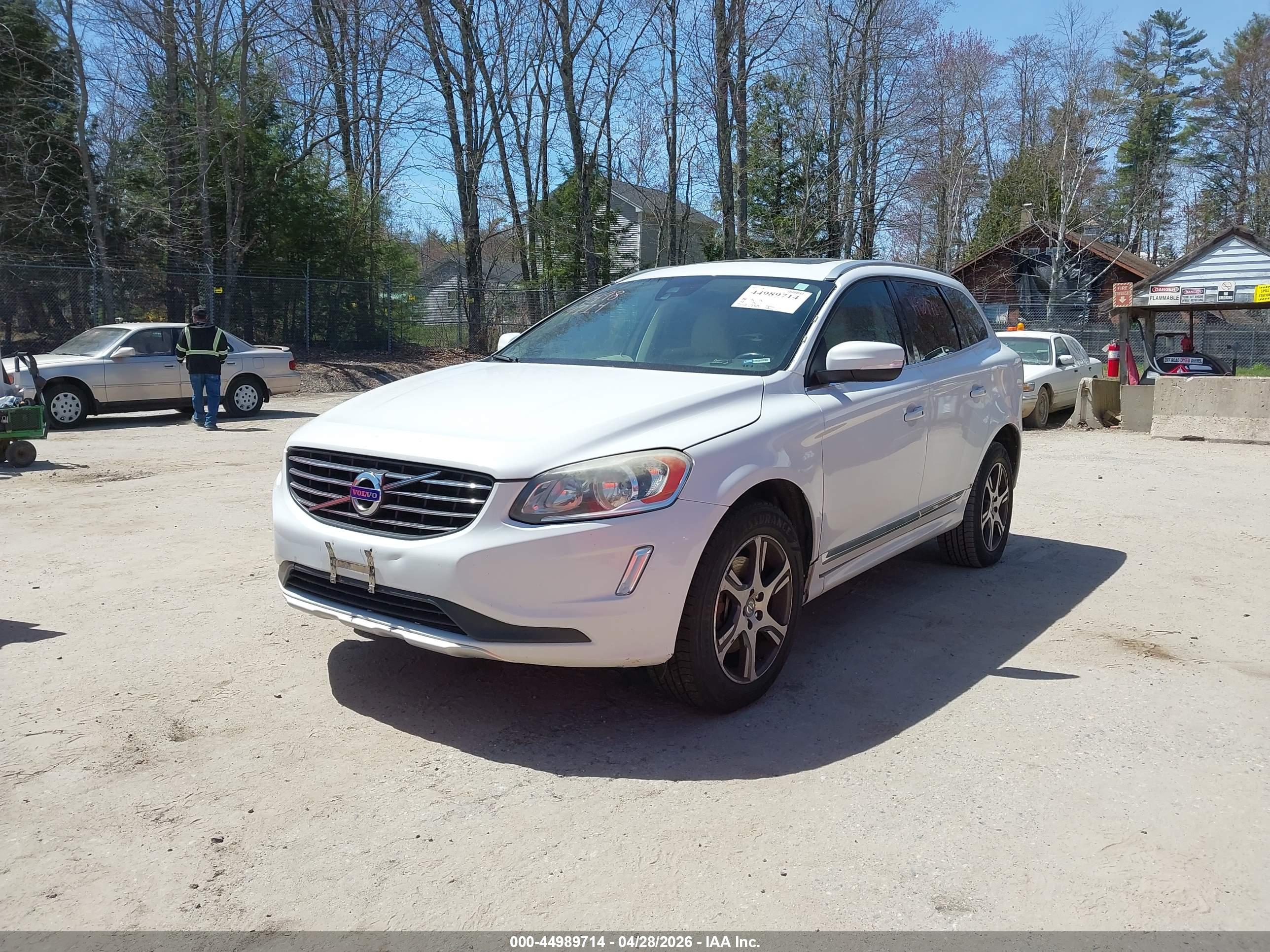 VOLVO XC60 image 2