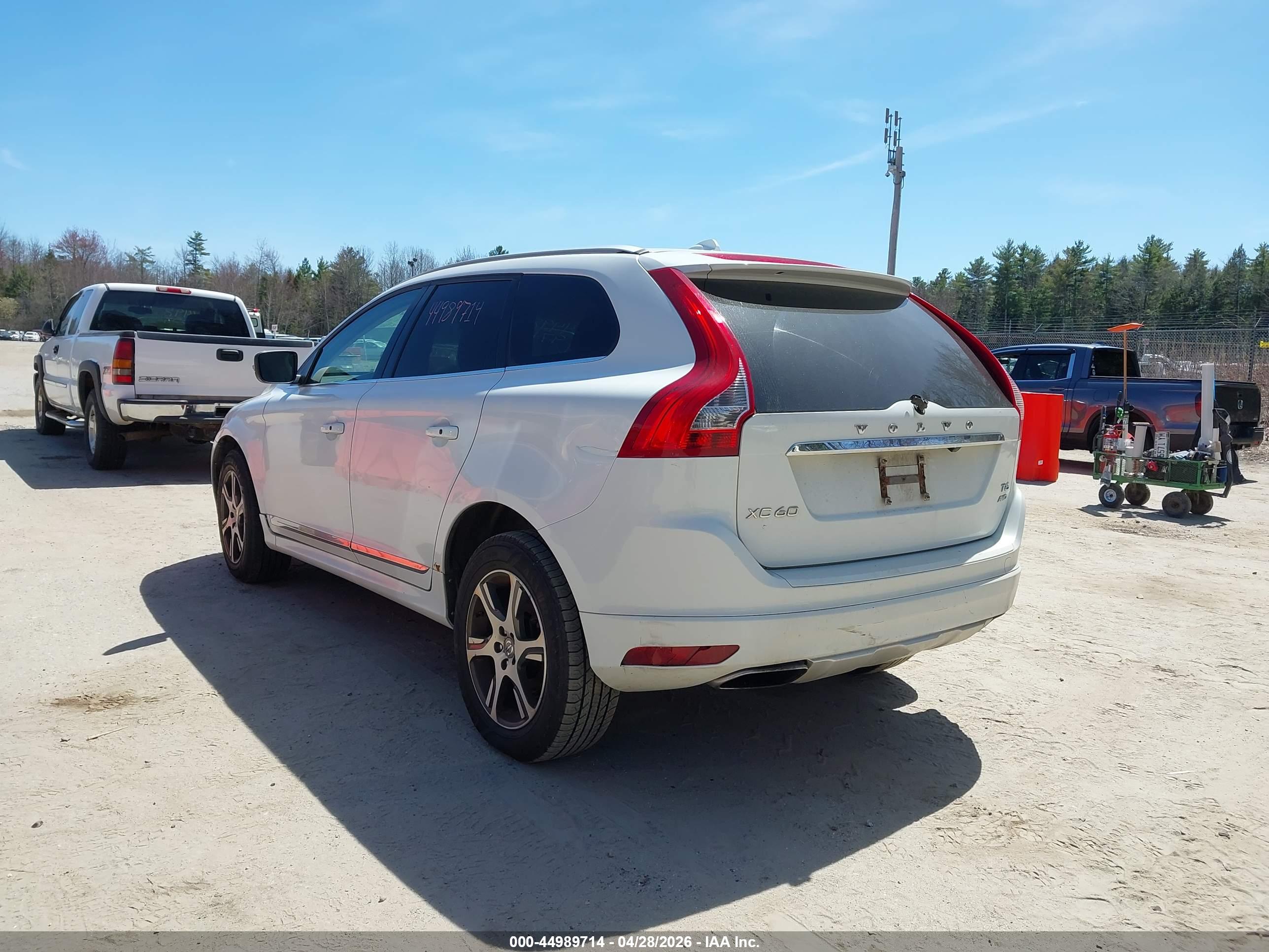 VOLVO XC60 image 3