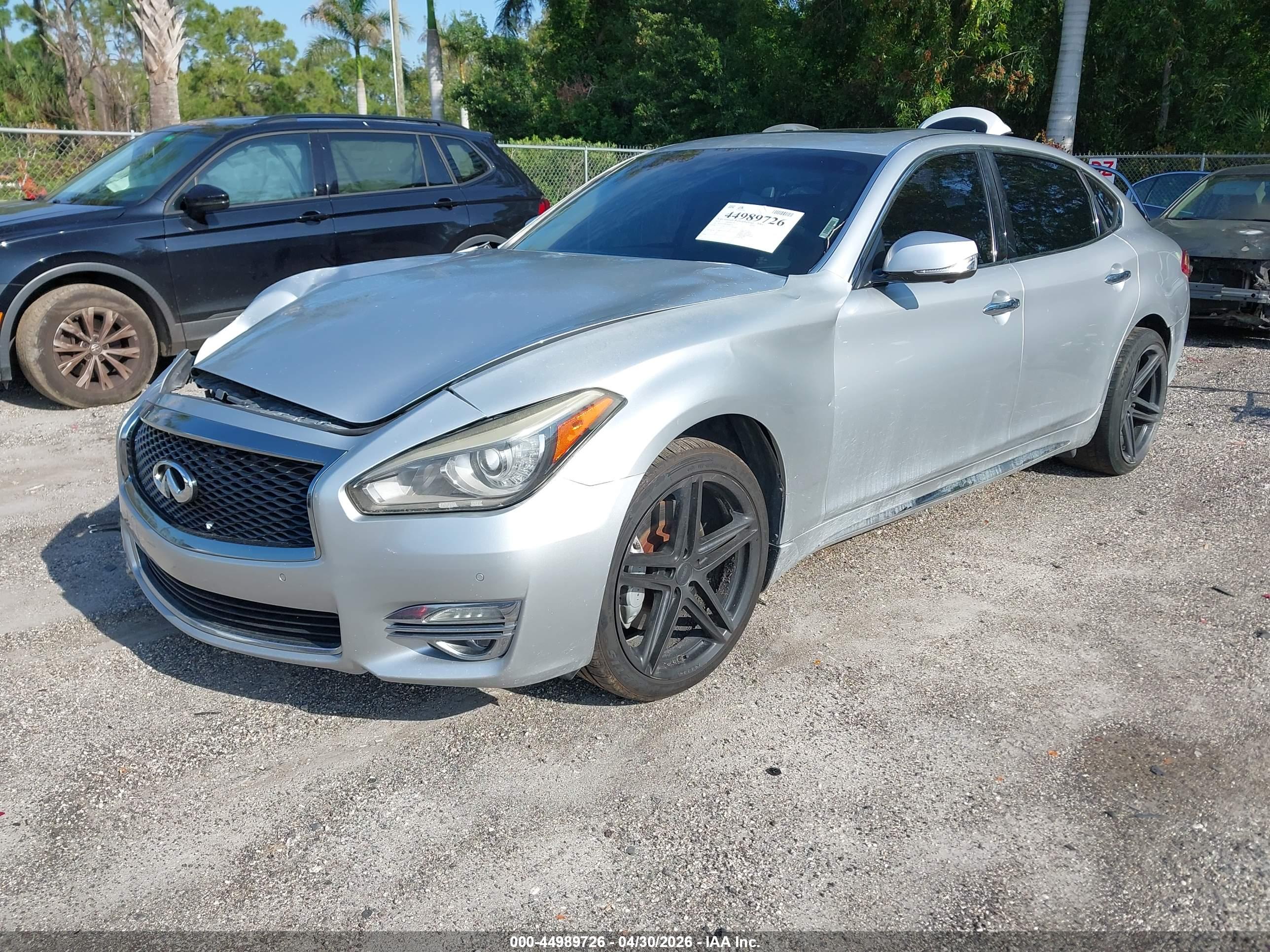 INFINITI Q70L image 2