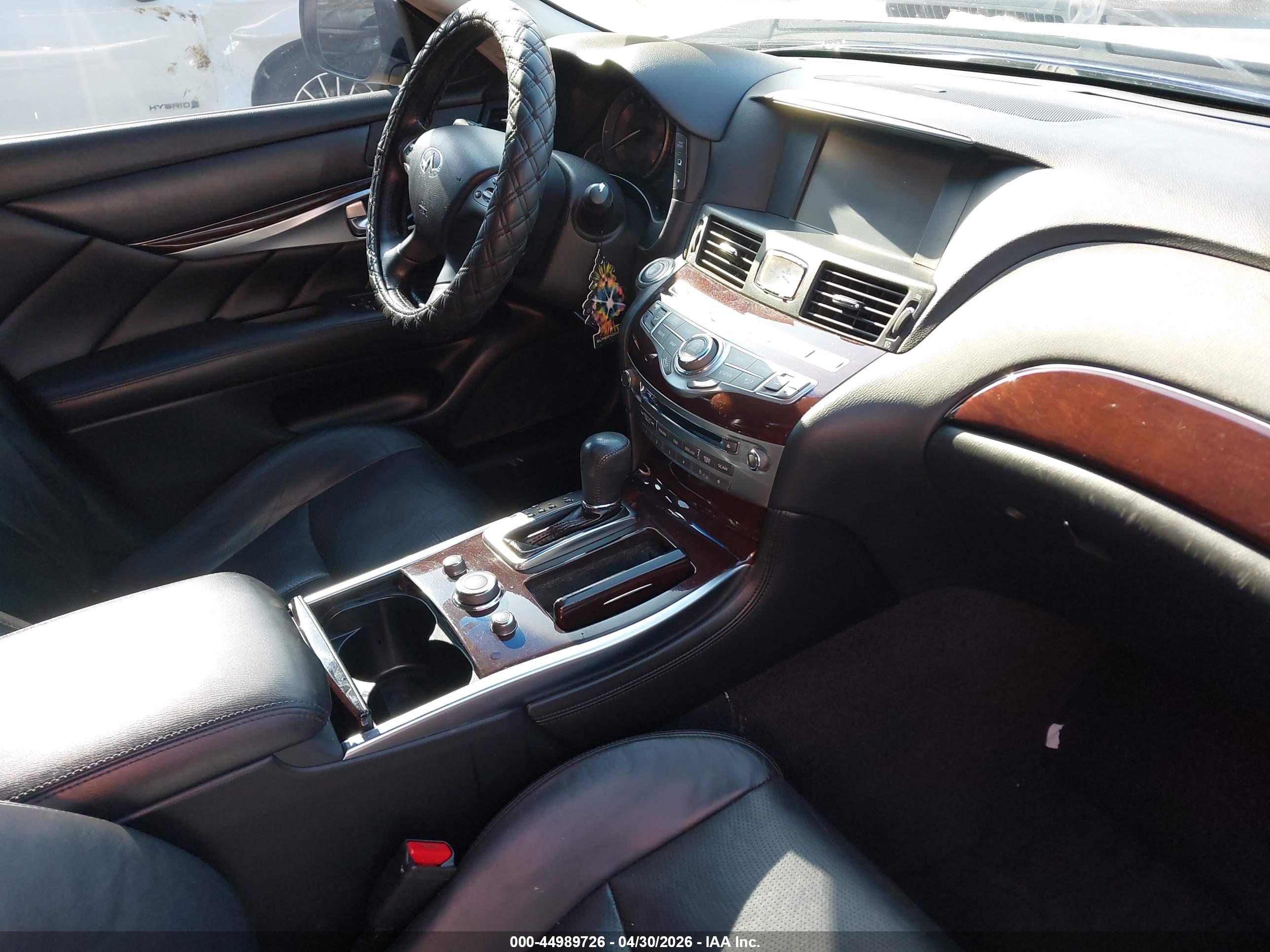 INFINITI Q70L image 5