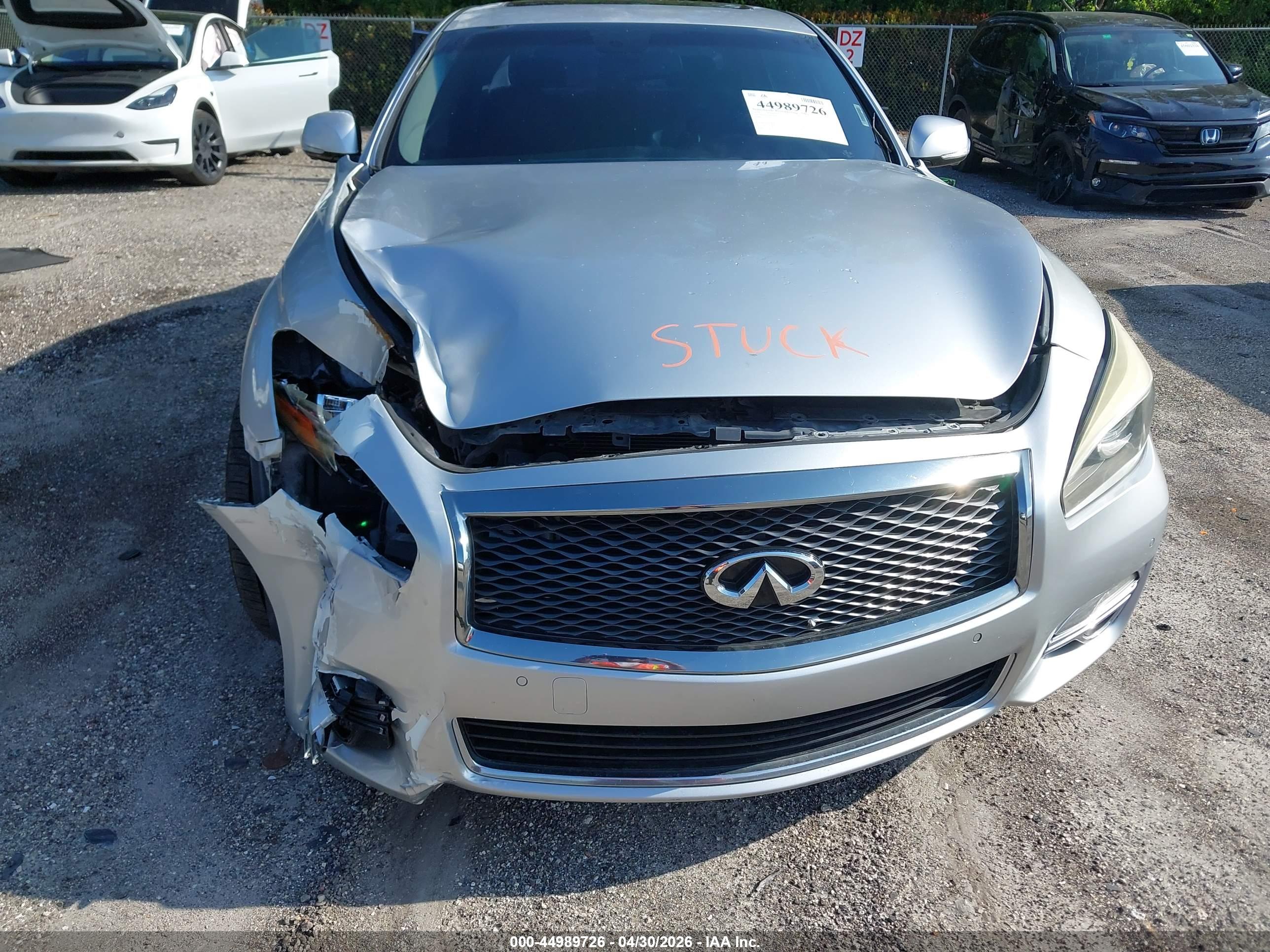 INFINITI Q70L image 6