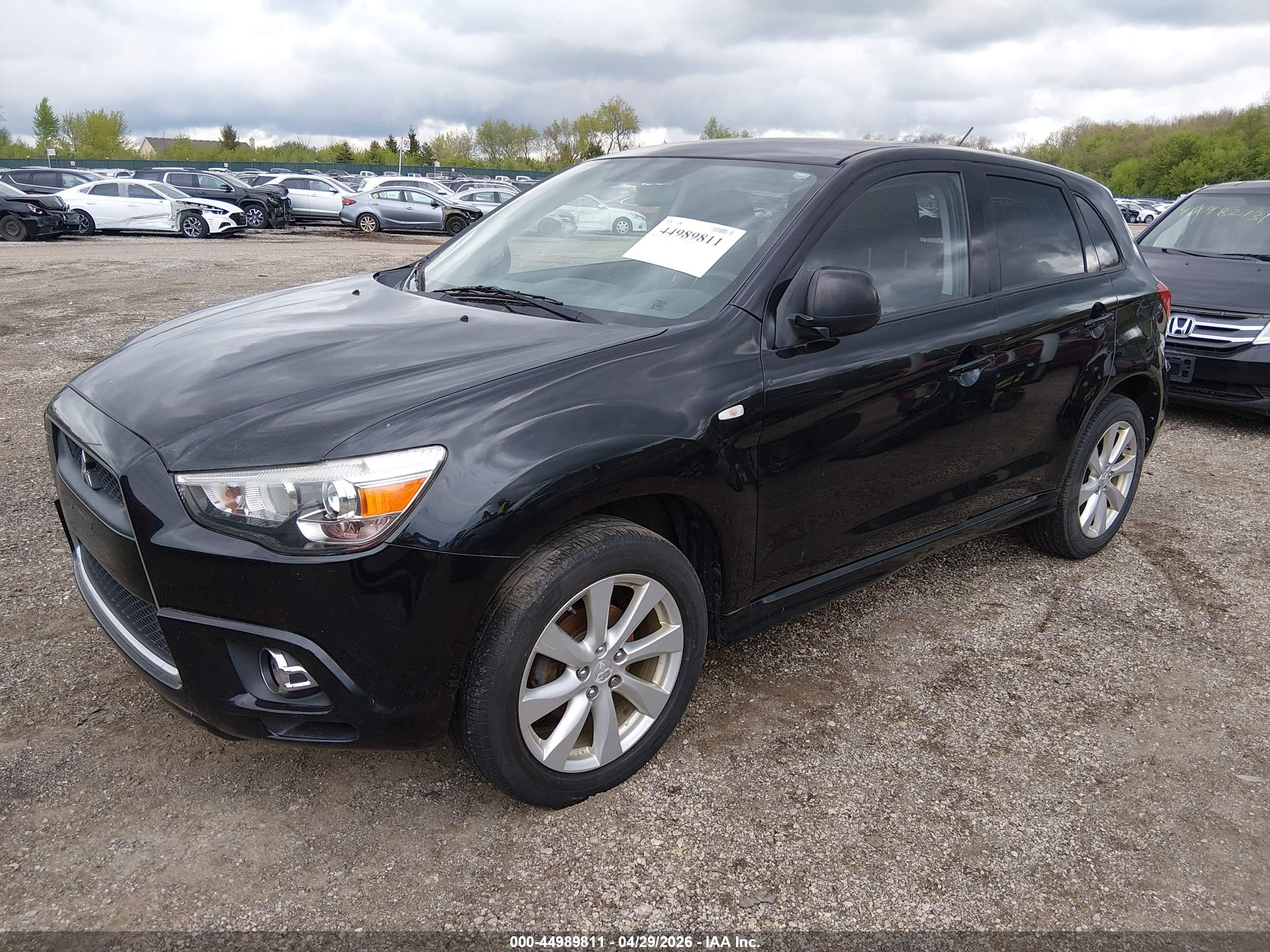 MITSUBISHI OUTLANDER image 2