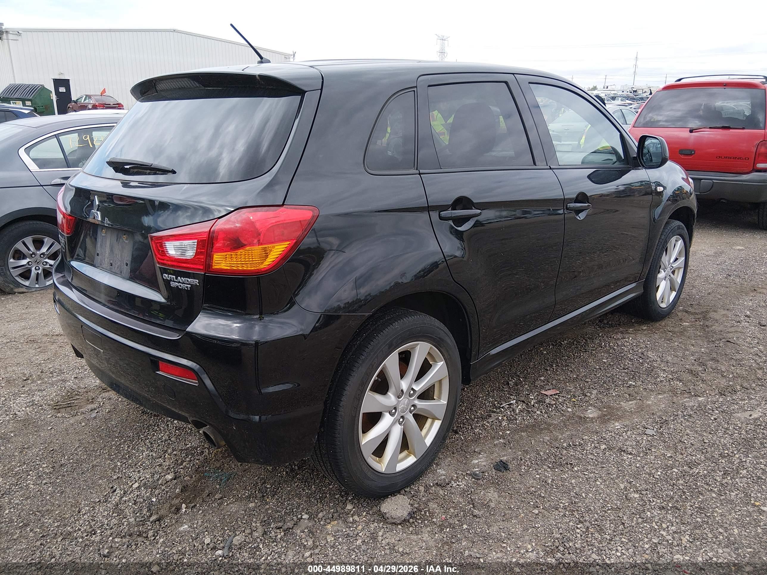 MITSUBISHI OUTLANDER image 4