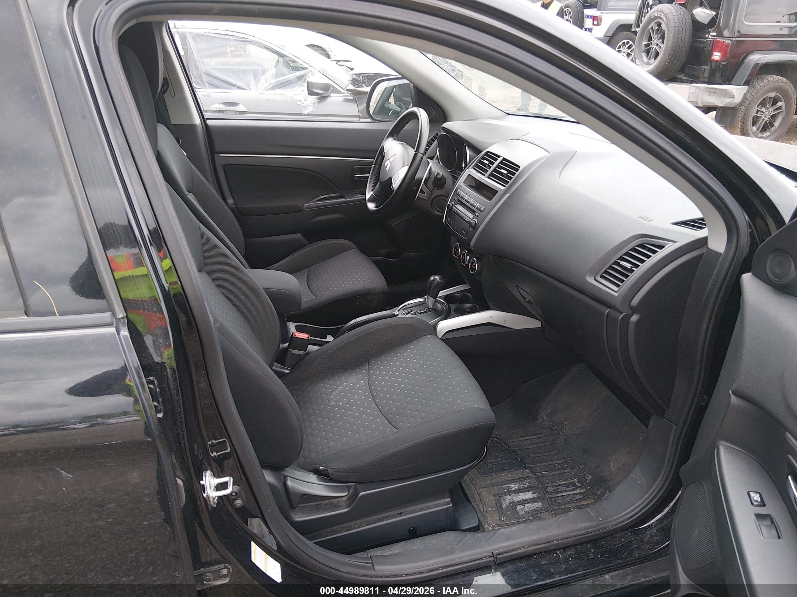 MITSUBISHI OUTLANDER image 5