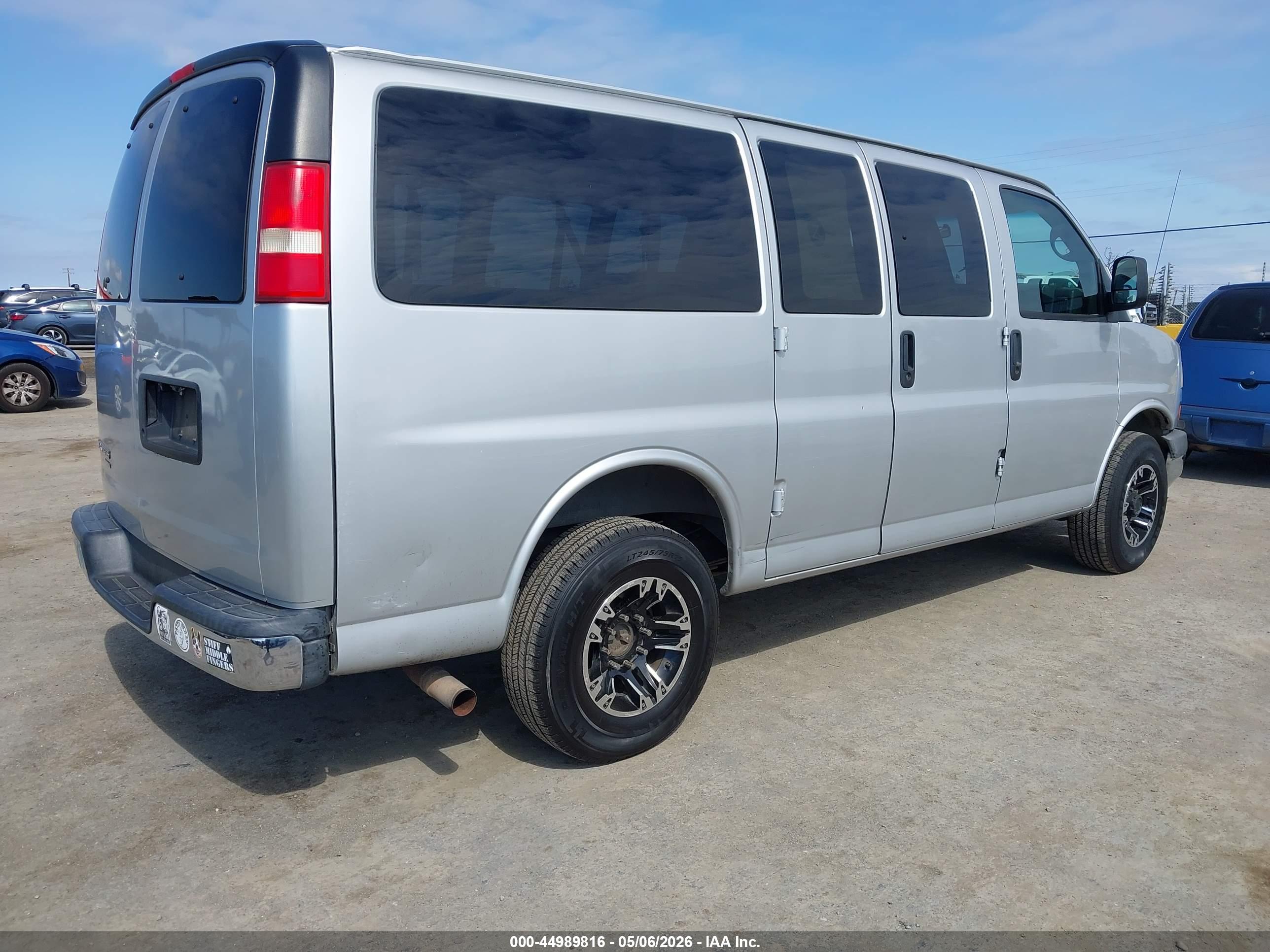CHEVROLET EXPRESS image 4