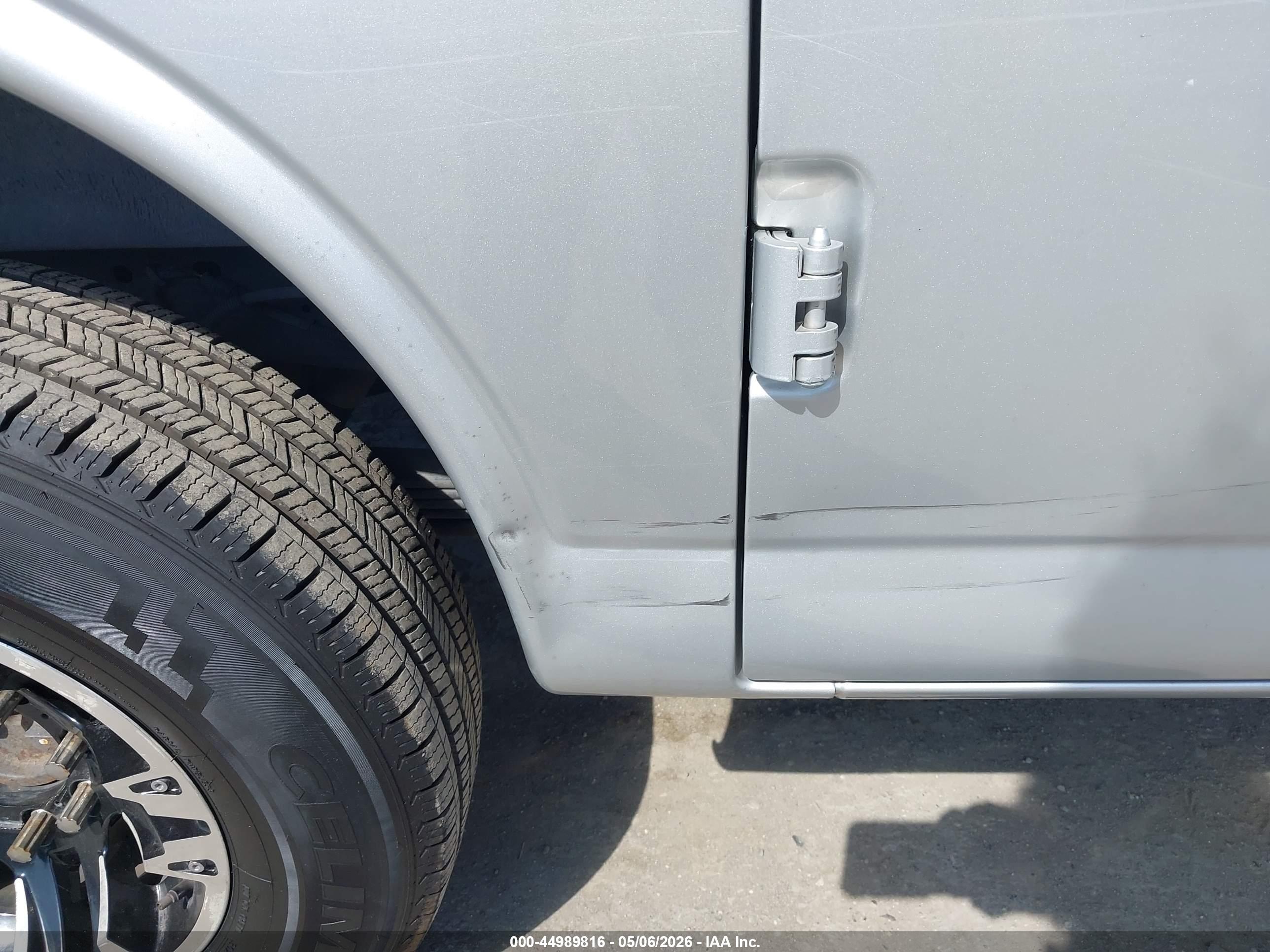 CHEVROLET EXPRESS image 6