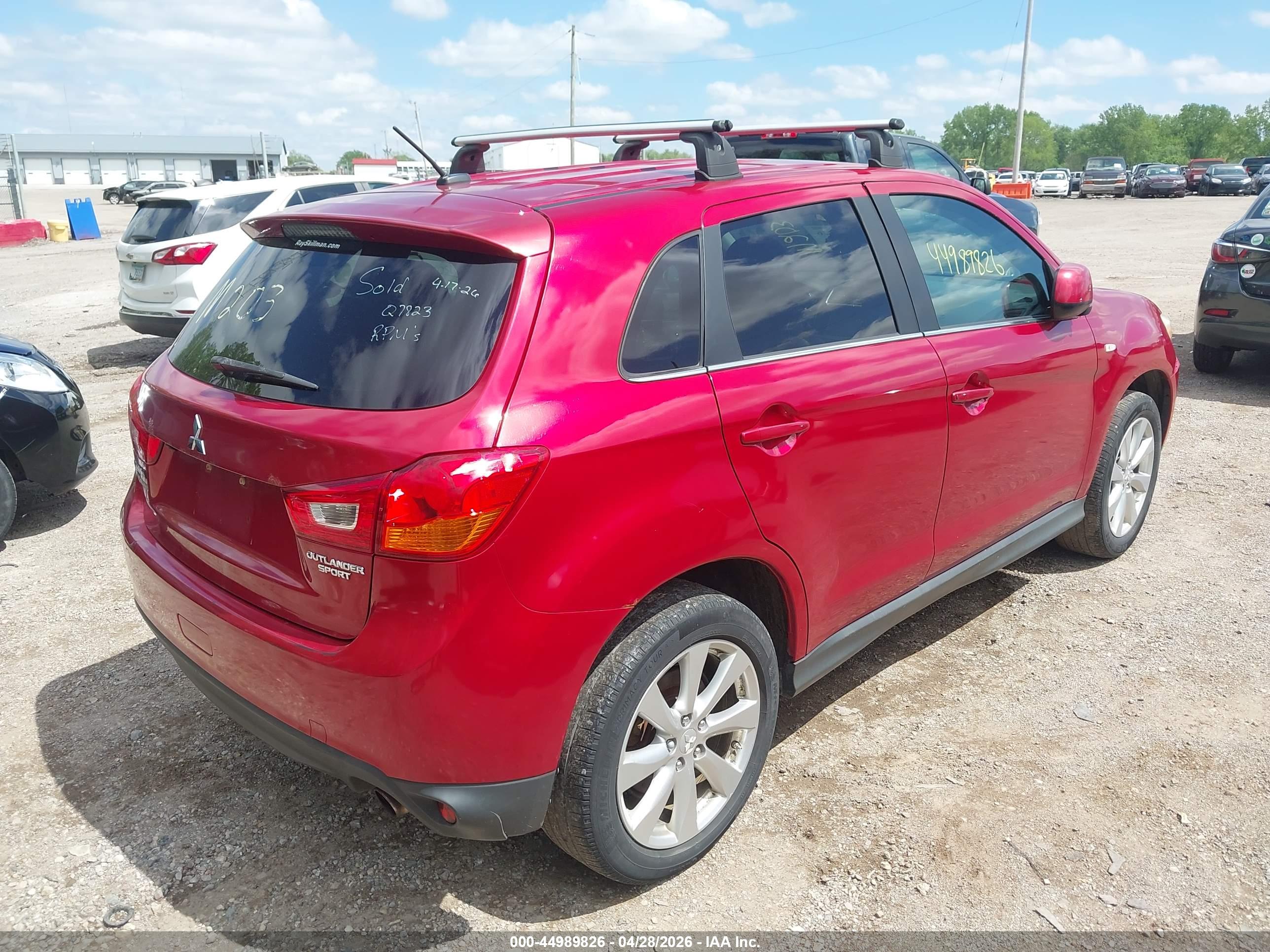 MITSUBISHI OUTLANDER image 4
