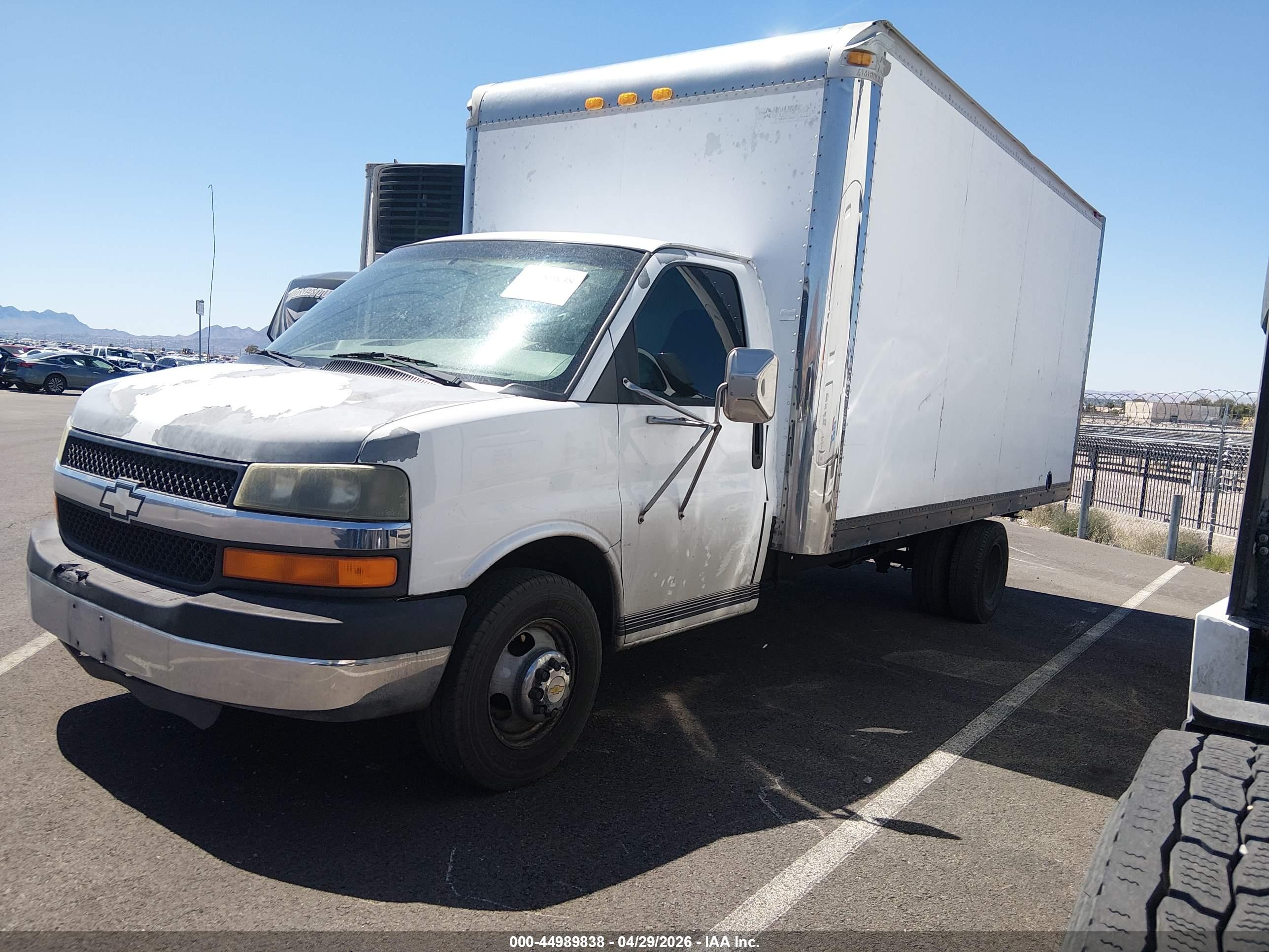 CHEVROLET EXPRESS image 2