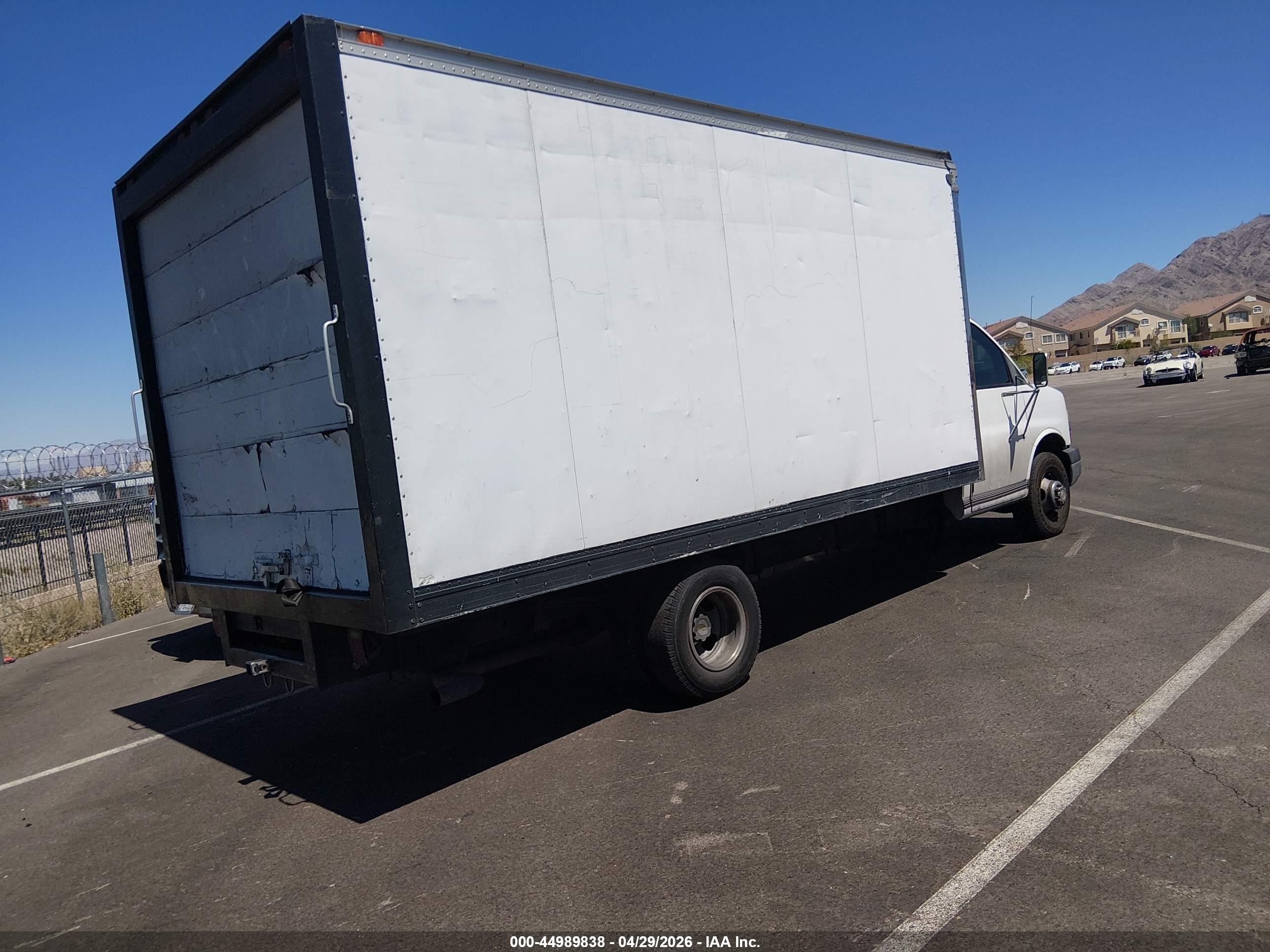 CHEVROLET EXPRESS image 4