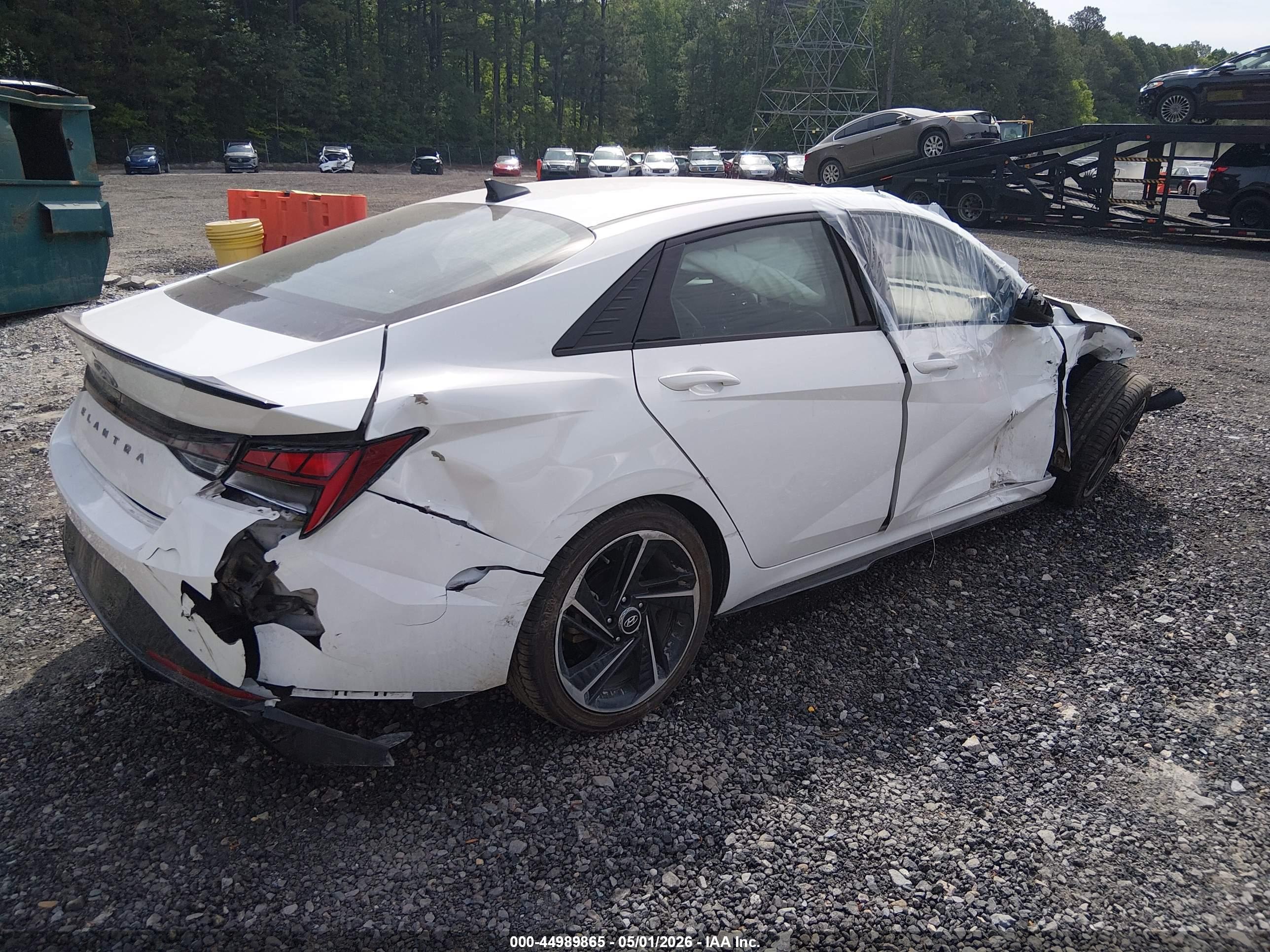 HYUNDAI ELANTRA image 4