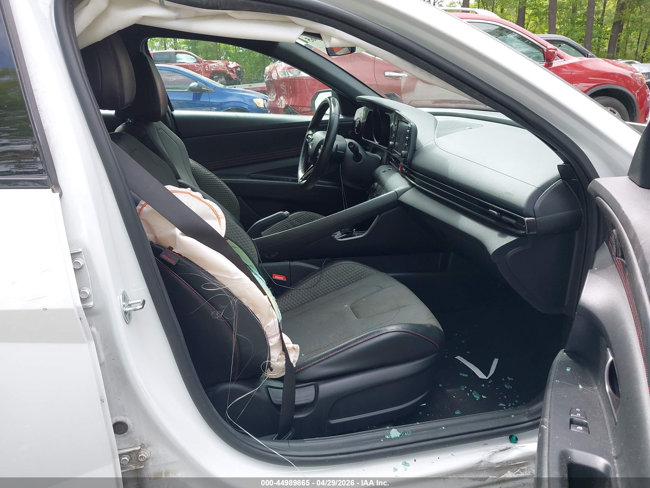HYUNDAI ELANTRA image 5